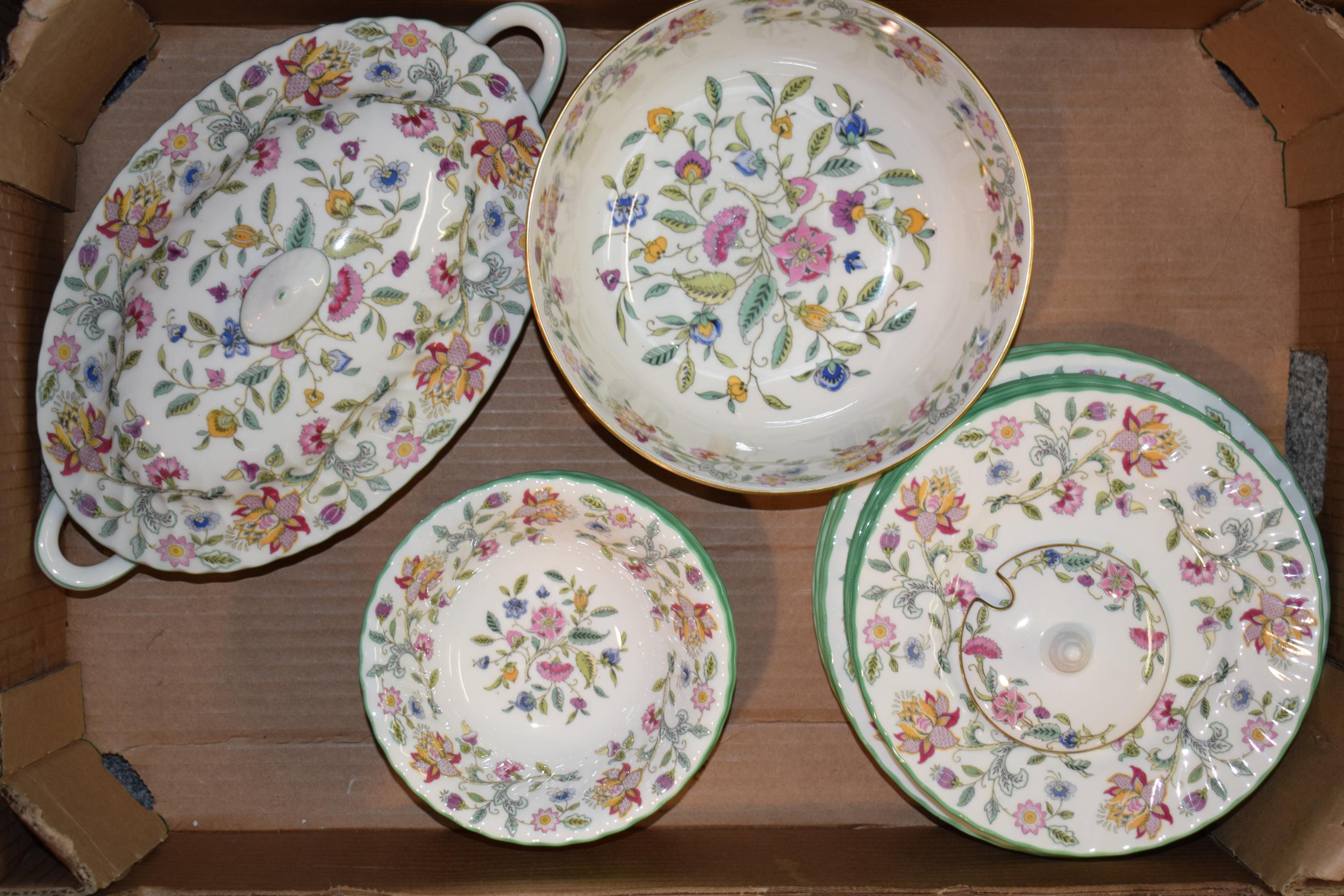 Minton Haddon Hall dinner ware to include 2 large oval tureens, 8 large dinner plates, 8 bowls, 16 - Image 3 of 4