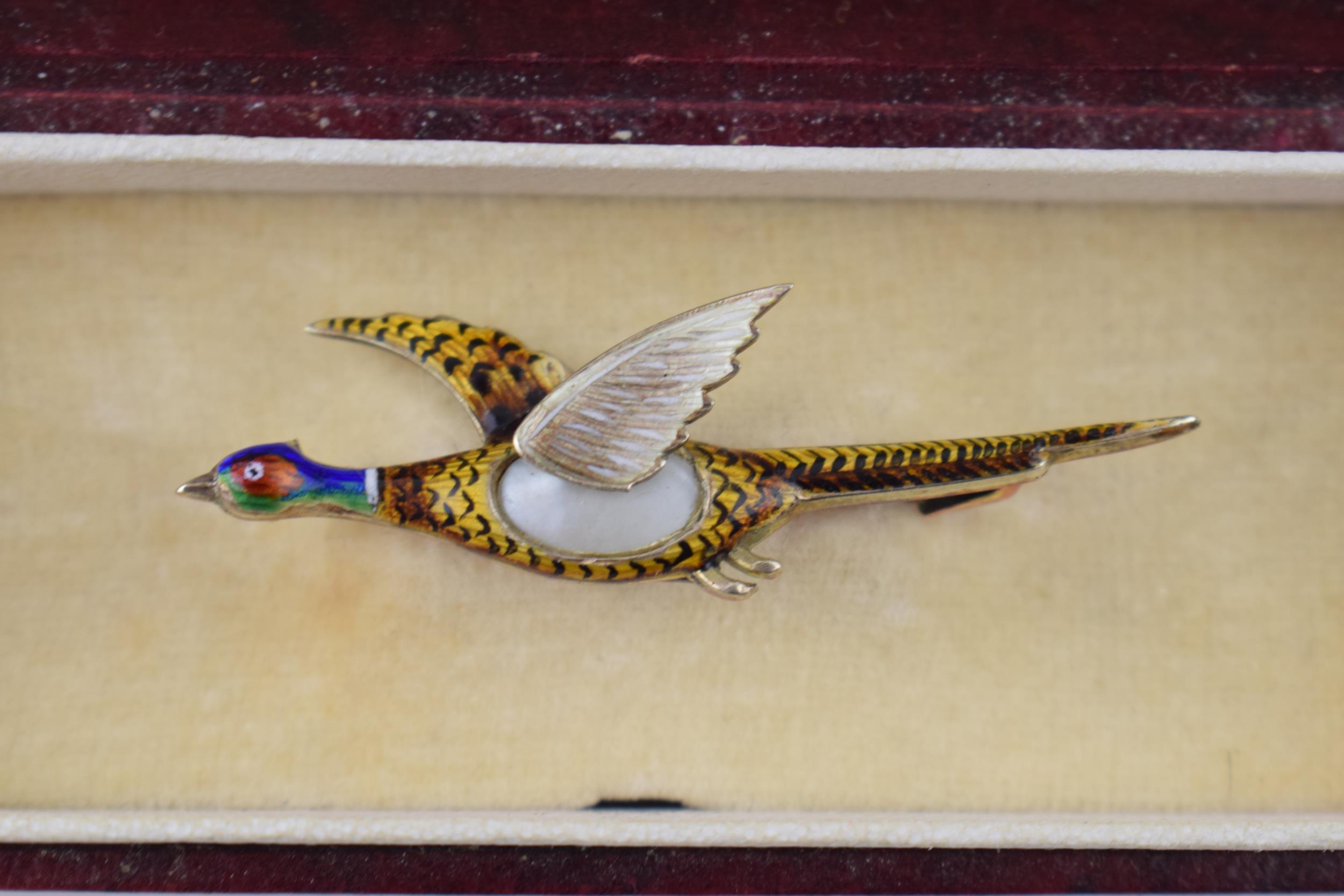 9ct gold brooch in the form of a pheasant, with superb enamelled decoration, base metal pin, 3.5 - Bild 3 aus 4