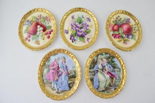 A collection of Paragon gilt decorated painted plaques with romantical scenes and others (5), 13cm