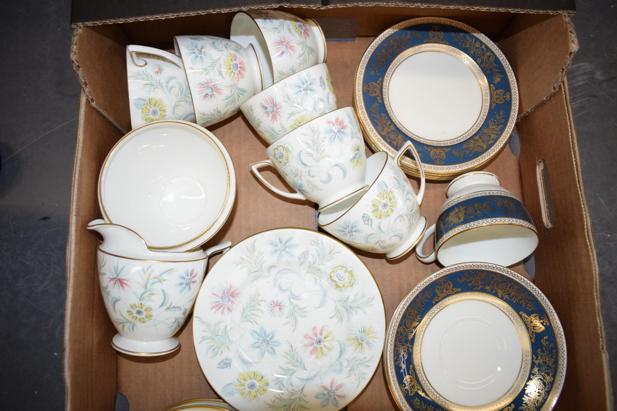 Part tea services to include Wedgwood Columbia and Minton Vanessa (Qty). Condition generally good - Bild 2 aus 4