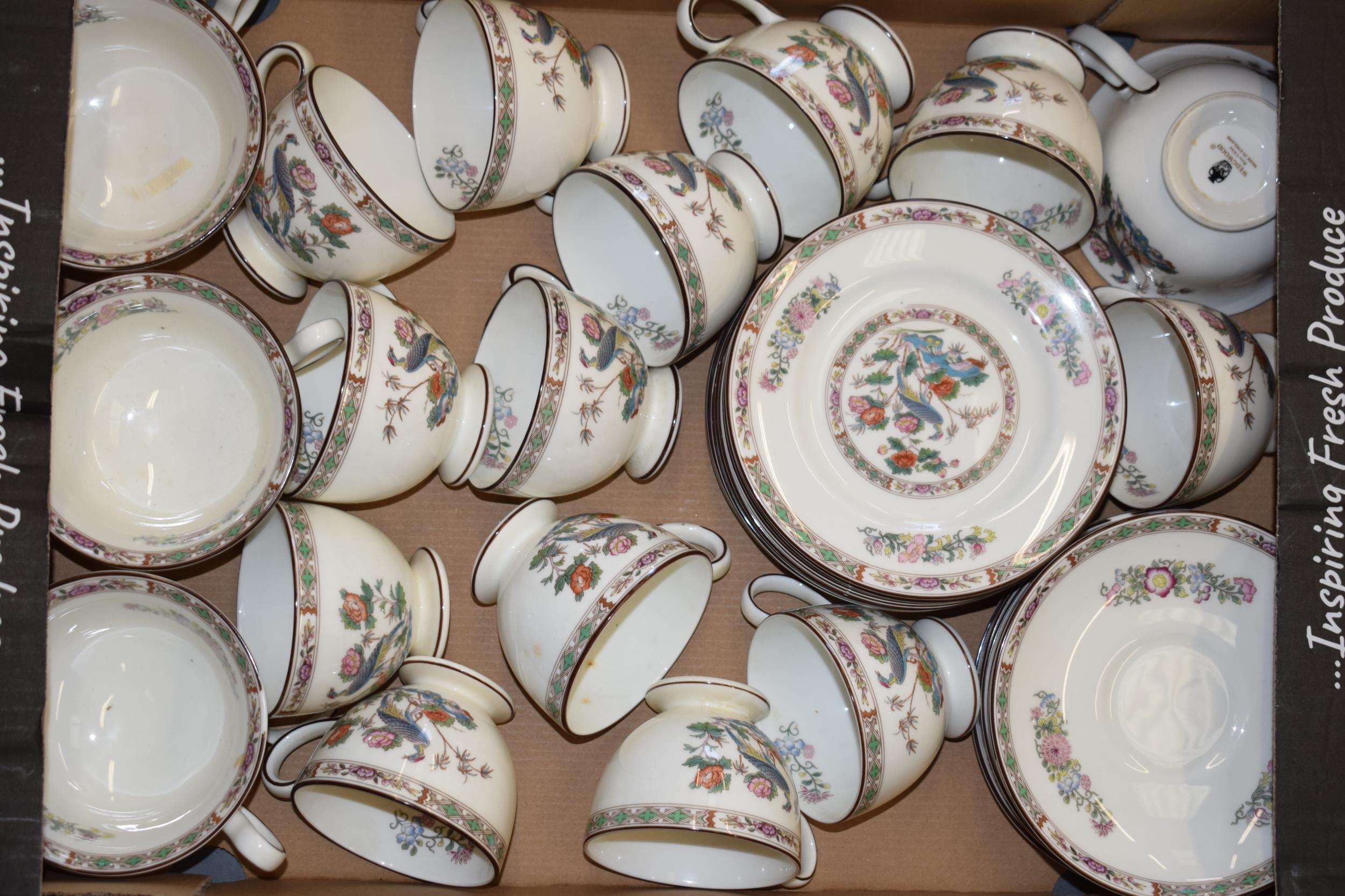 A large and extensive collection of Wedgwood Kutani Crane tea and dinner ware to include cups, - Image 7 of 7