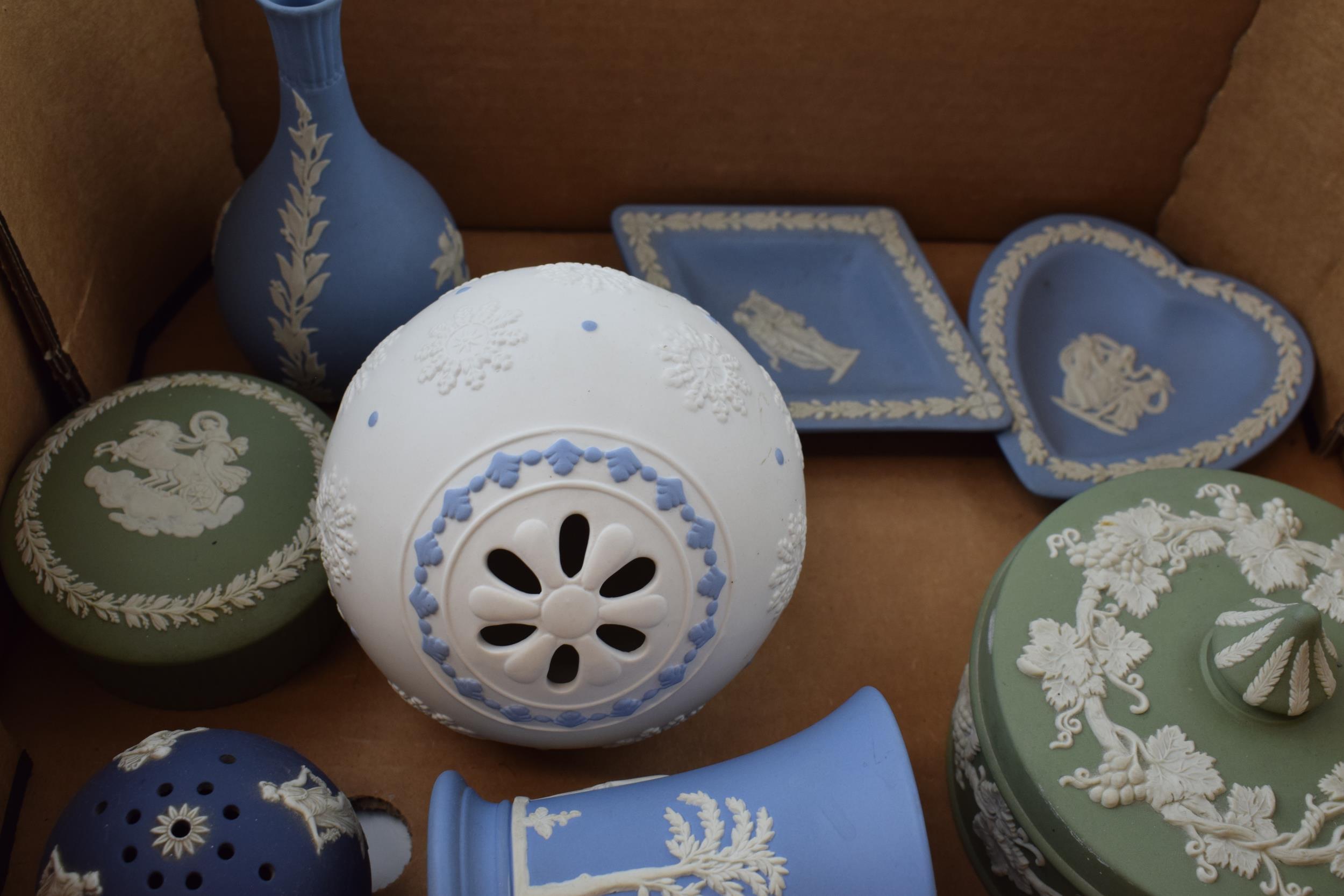 Wedgwood Jasperware to include a large blue on white bauble, a flower ball, a trinket and others ( - Image 4 of 4
