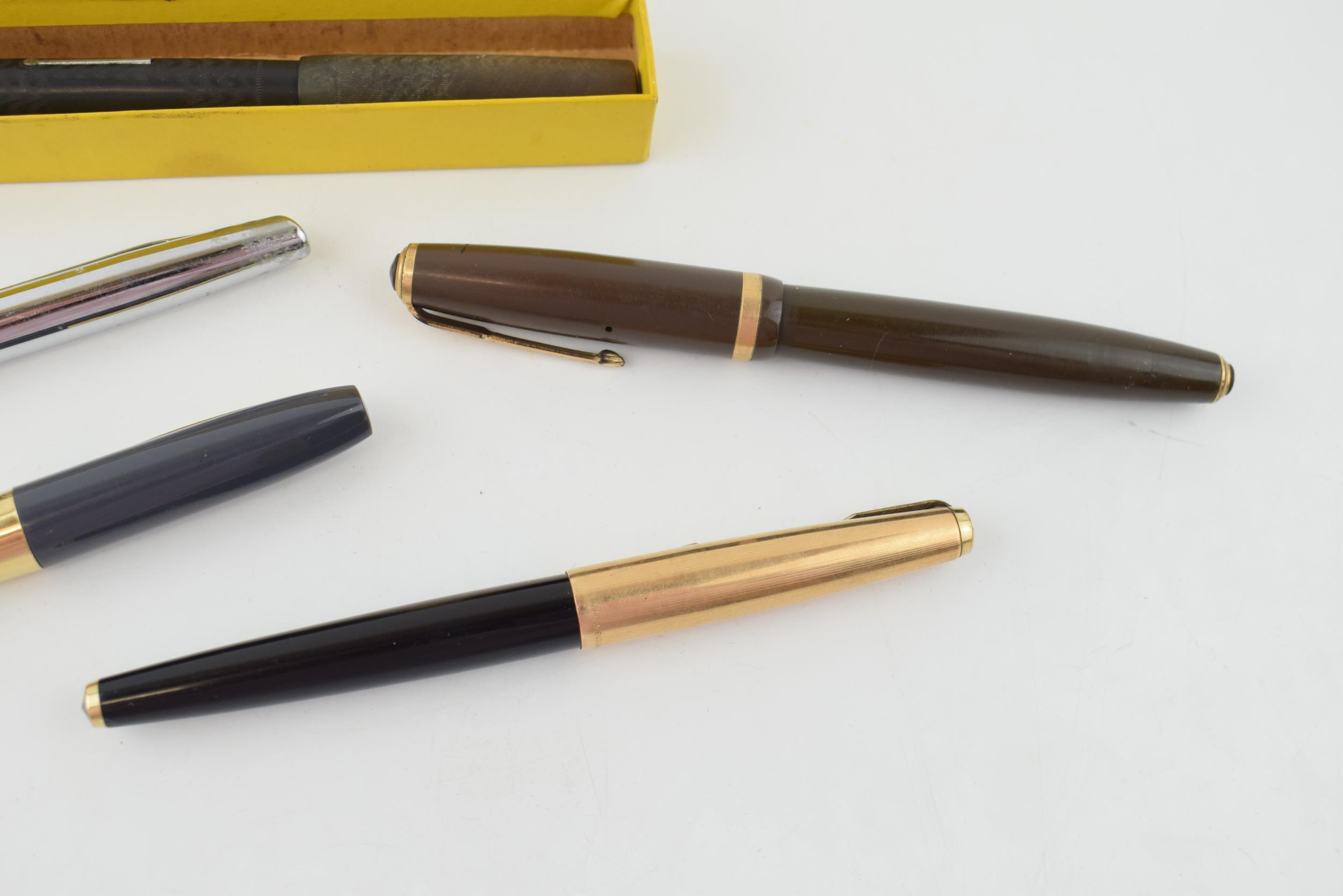 A collection of pens to include a boxed Blackbird pen 14k nib, a Sheaffer with 14k nib and a - Image 4 of 4