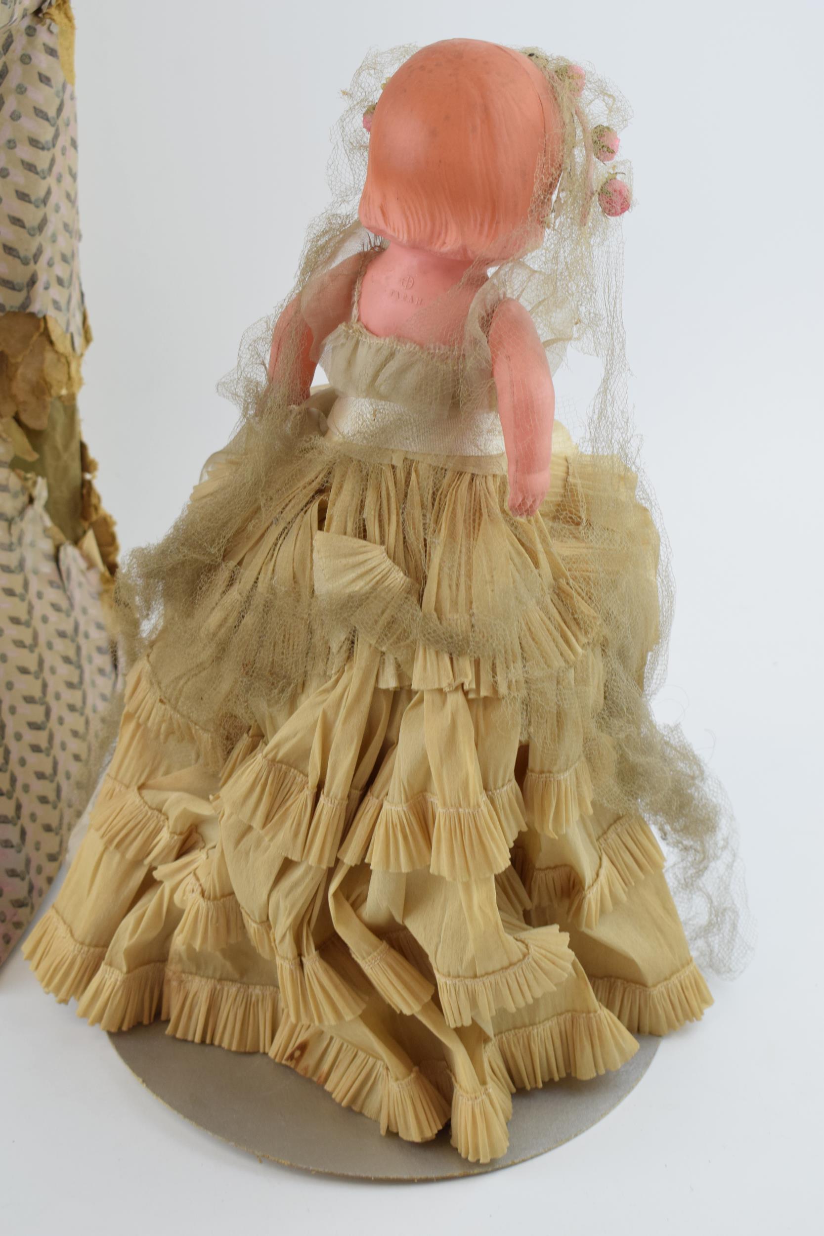 Boxed doll with paper dress, made in England, 'Pomeranian'. Height 40cm. Doll has survived well. - Bild 3 aus 4