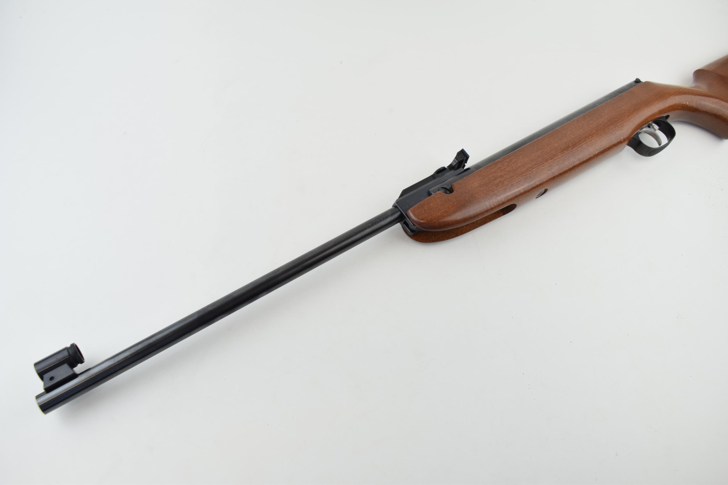 A .177 calibre air rifle by WEIHRAUCH made in Germany. Length 100cm. Together with canvas gun - Bild 3 aus 6