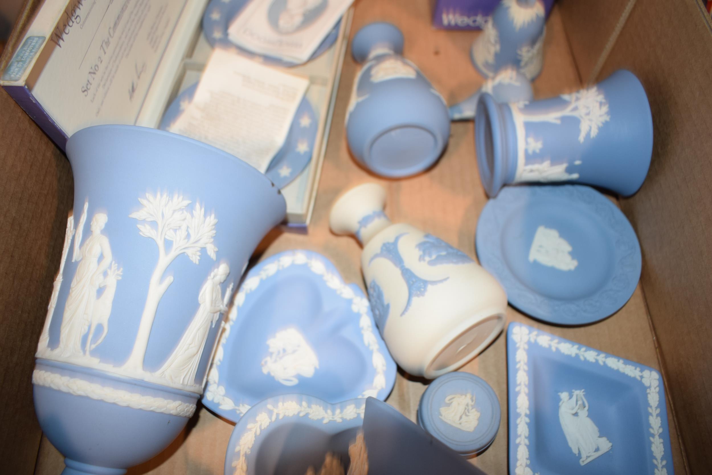 Wedgwood Jasperware in blue and white to include vases, trinkets, States Seals pin dishes and others - Image 3 of 4