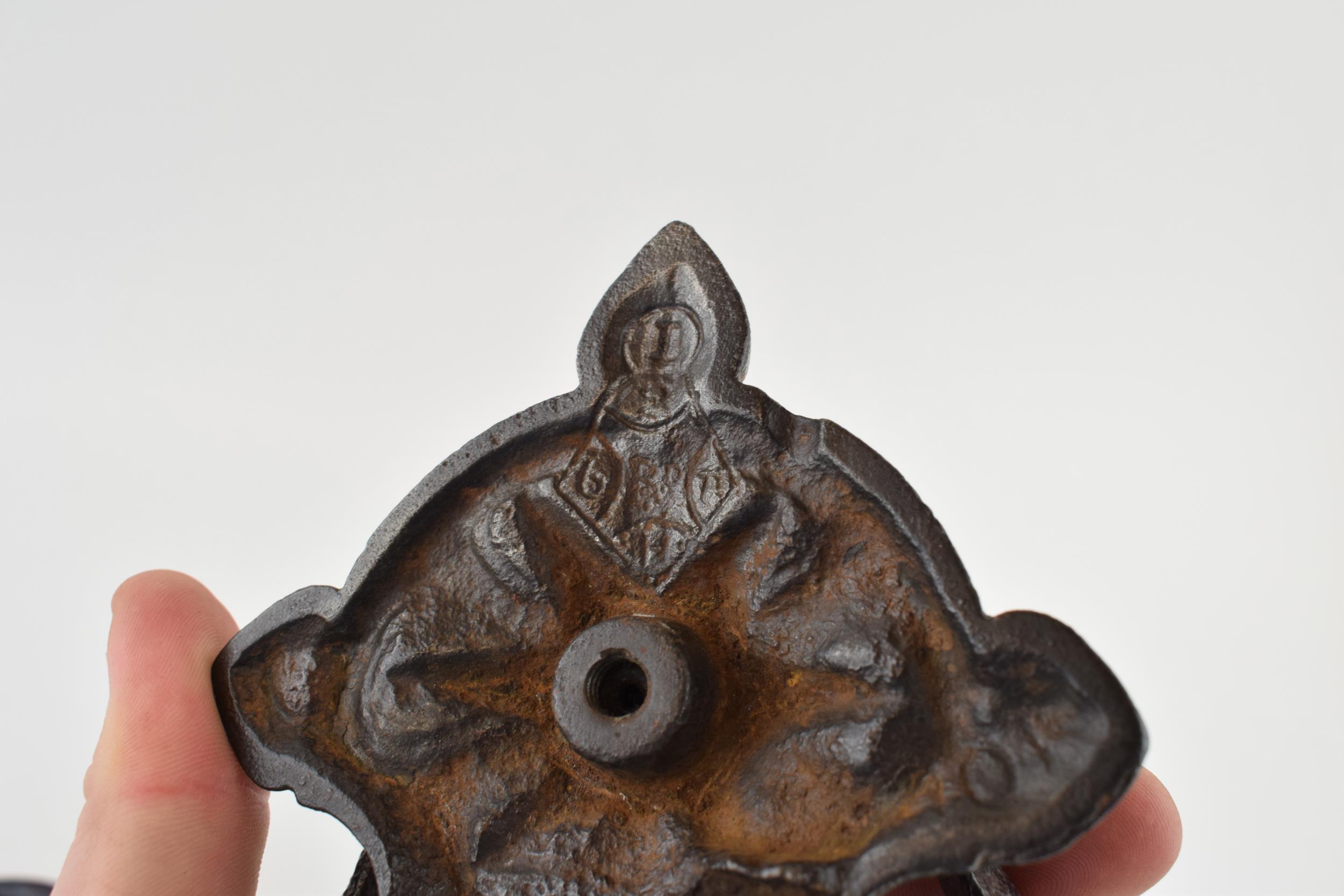 A Kenrick and Sons or similar door knocker together with a ceramic Victorian door knob. (2) 23cm. - Image 3 of 4