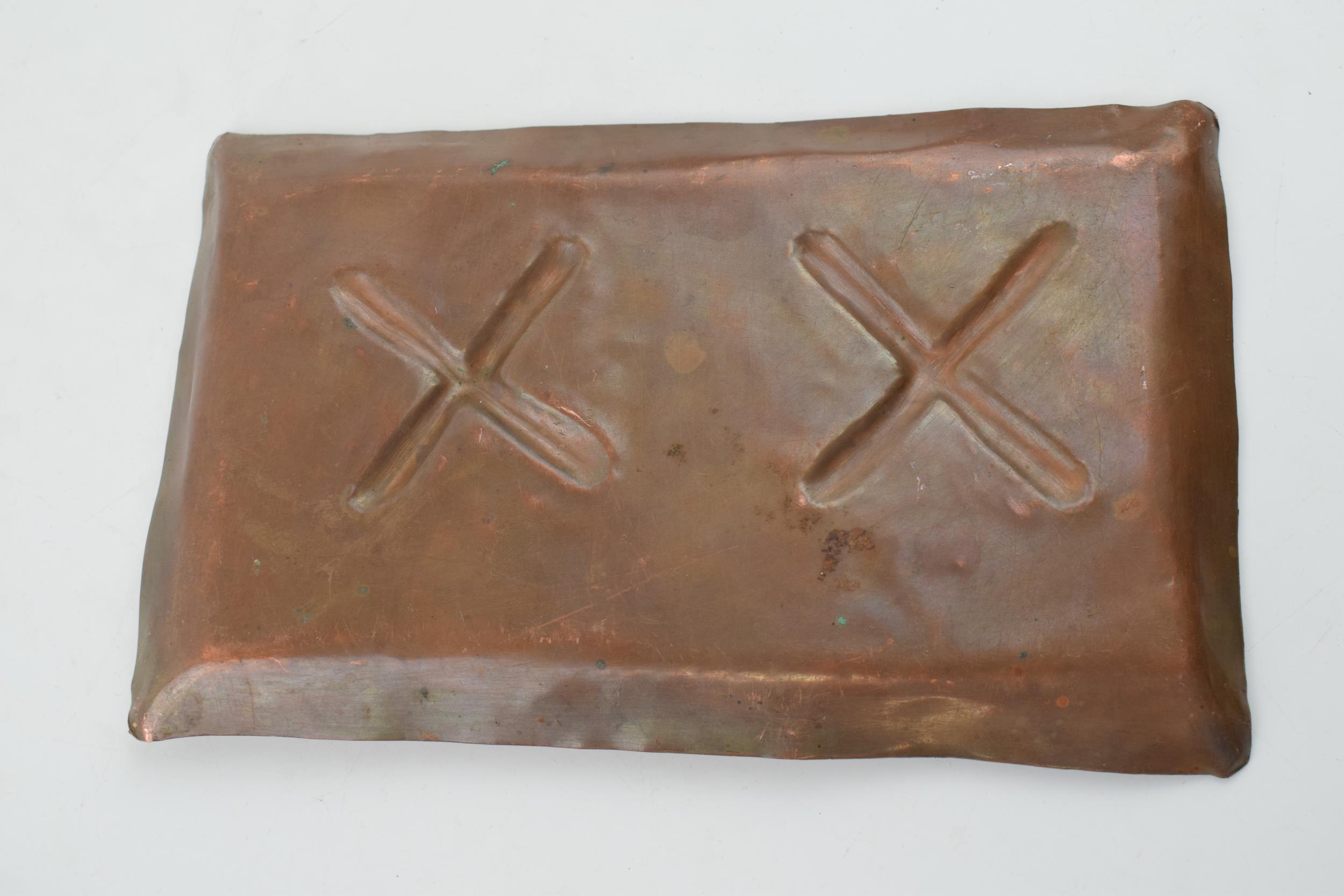 A pair of copper Arts and Crafts rectangular trays with embossed design and raised edges, 19.5cm x - Image 3 of 4