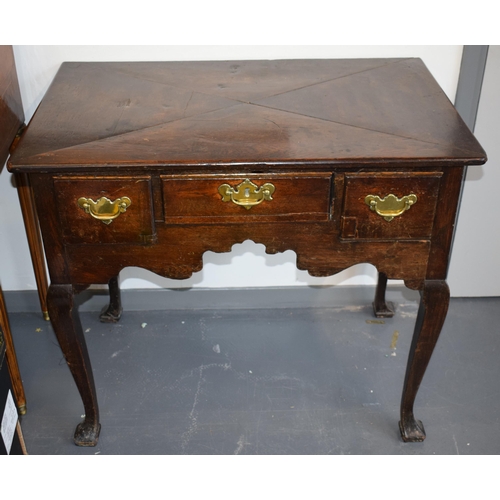 18th century oak lowboy, cabriole legs, oversailing top, with 3 drawers, quartered top, 89x55x77cm