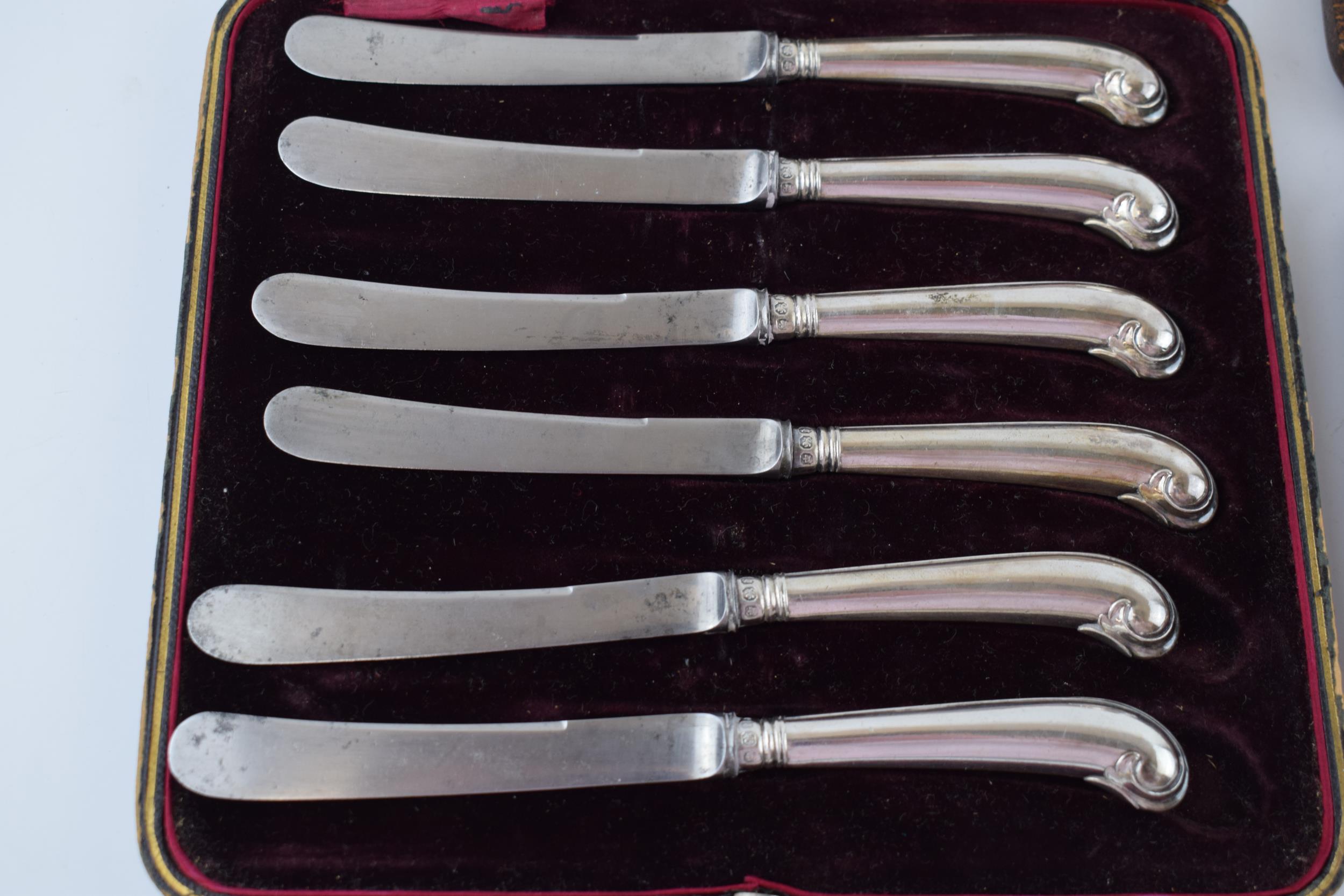 A set of silver Art Deco cake forks 1926, Sterling Works, Bramhall Lane, Sheffield. Together with - Image 3 of 3