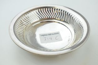 Silver bon bon dish, Birm 1911, 75.9 grams, 13cm wide.