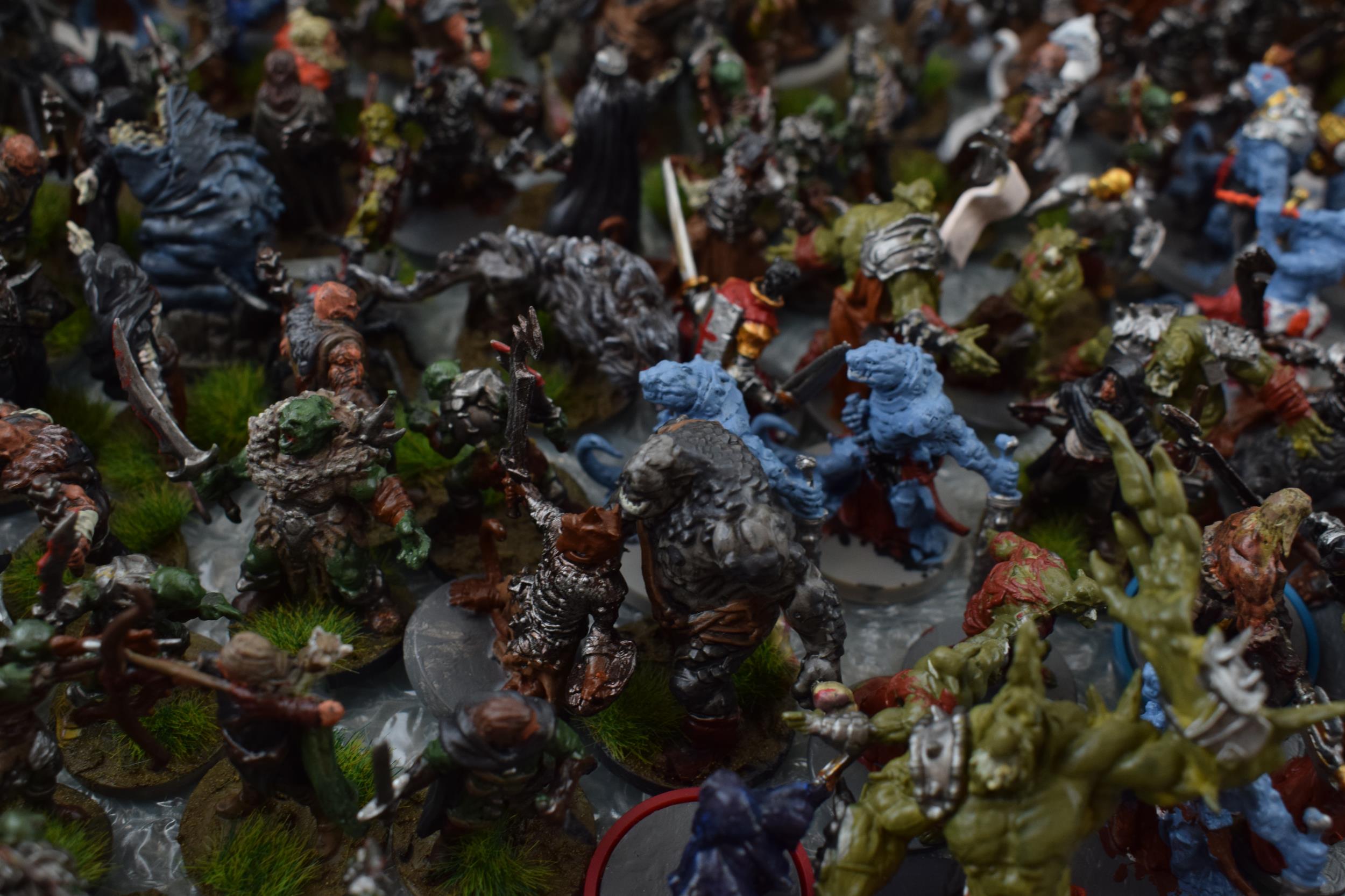 A collection of cast metal war-games and miniature figures by 'Fantasy Flight Games' from the ' - Bild 7 aus 11