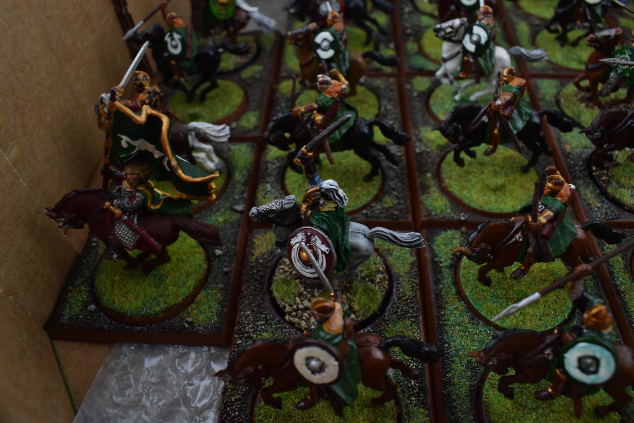 A collection of cast metal war-games and miniature figures by 'Games Workshop' from the 'Lord of The - Bild 8 aus 9