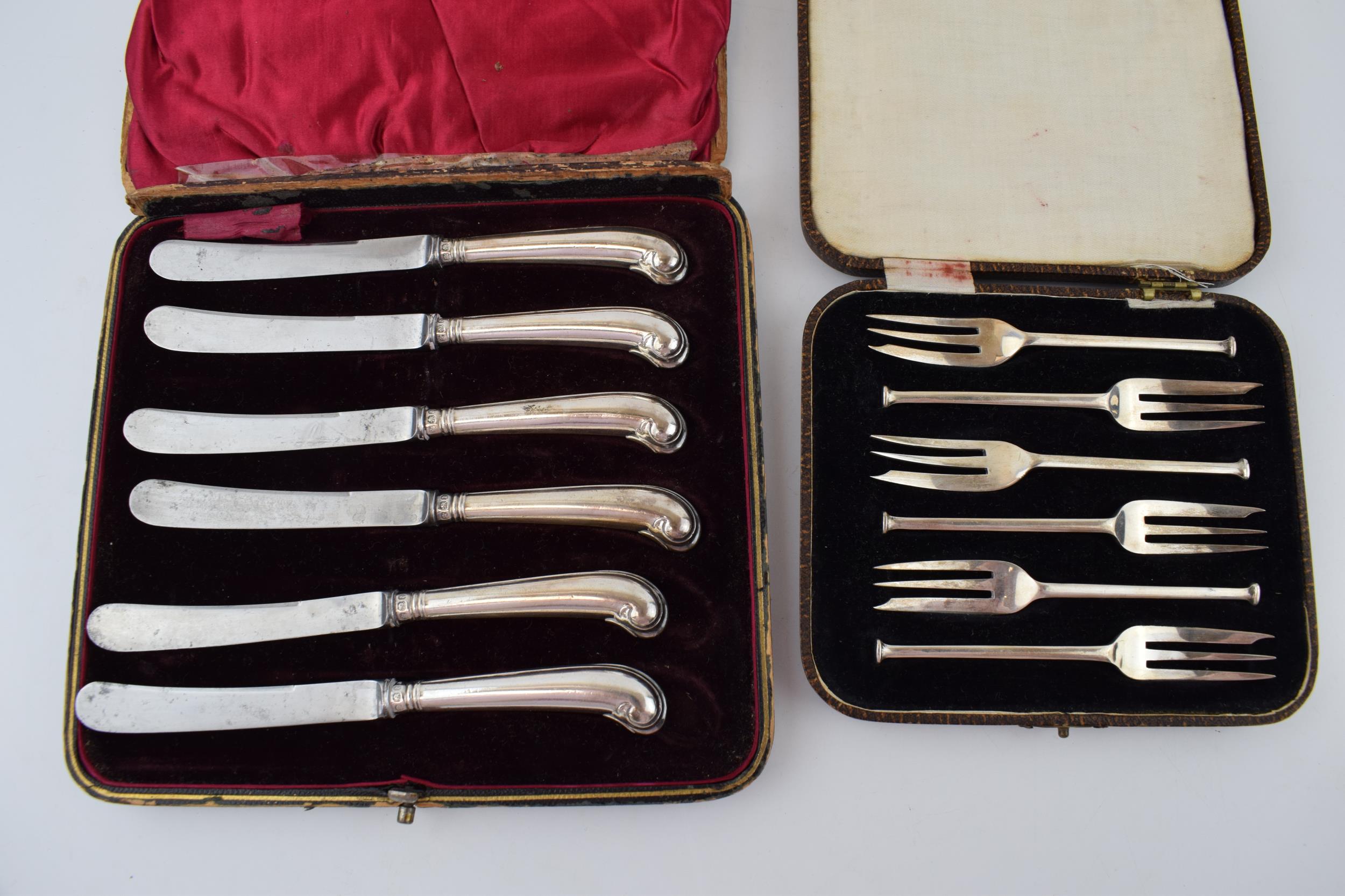 A set of silver Art Deco cake forks 1926, Sterling Works, Bramhall Lane, Sheffield. Together with