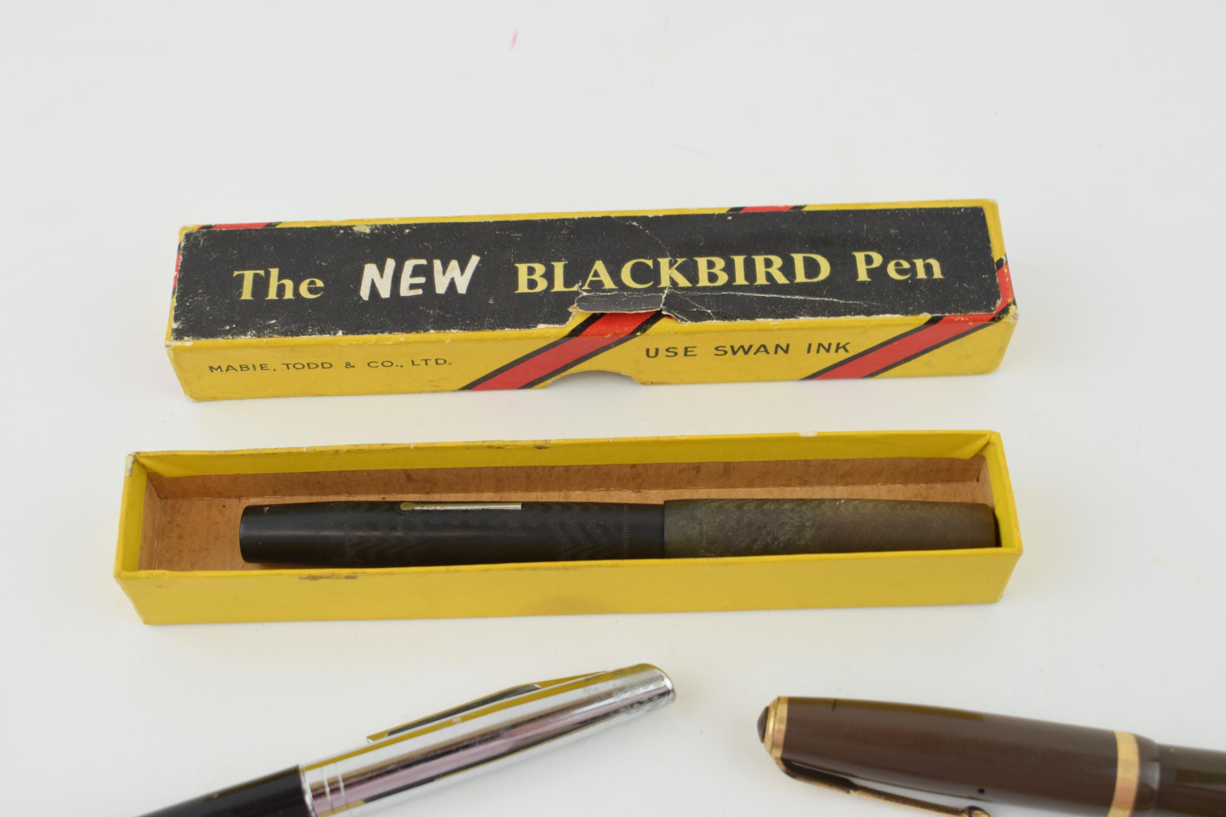 A collection of pens to include a boxed Blackbird pen 14k nib, a Sheaffer with 14k nib and a - Image 3 of 4