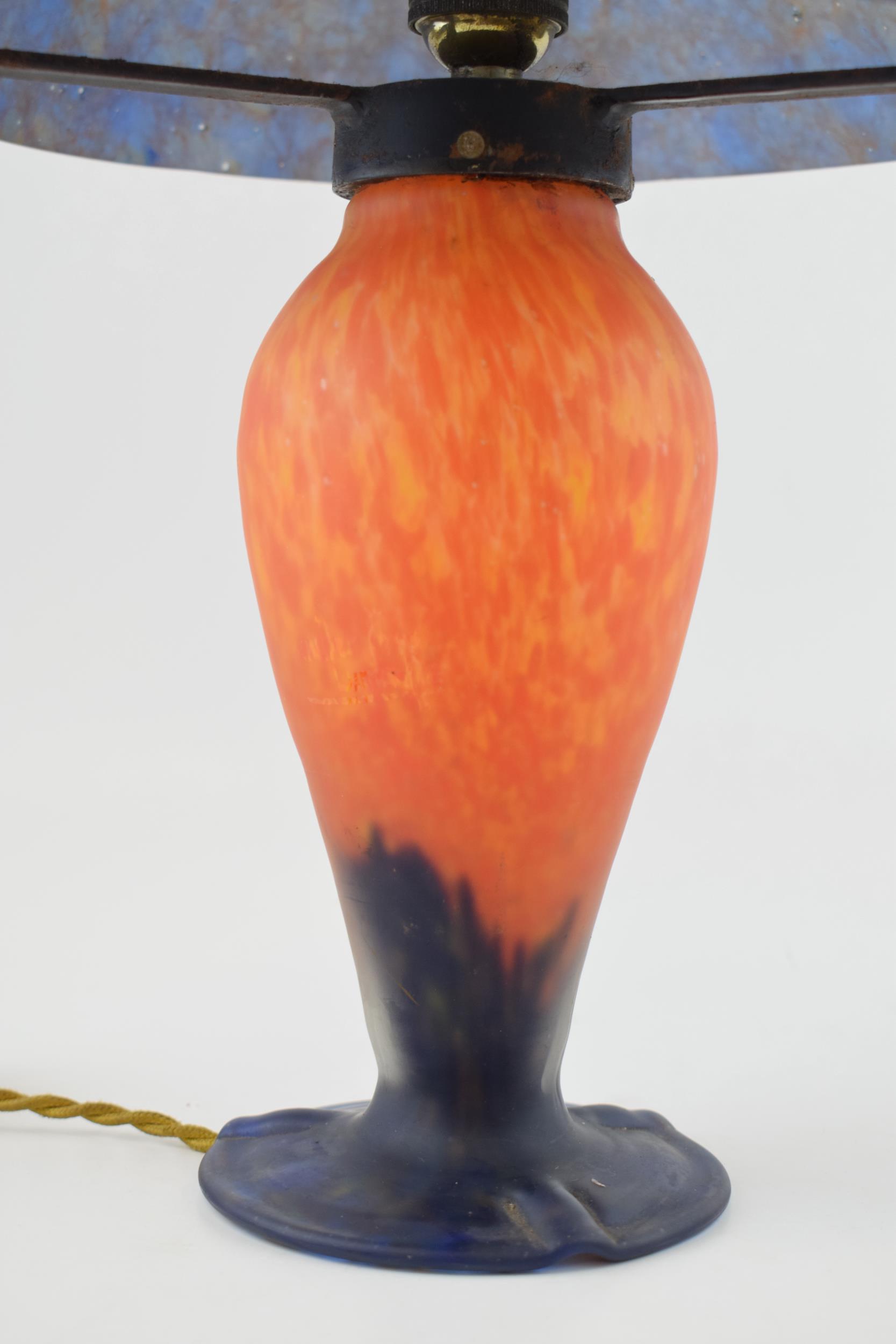 A Muller Freres glass table lamp and shade, Art Deco, shade and lamp stand signed, 'Muller Freres - Image 2 of 9