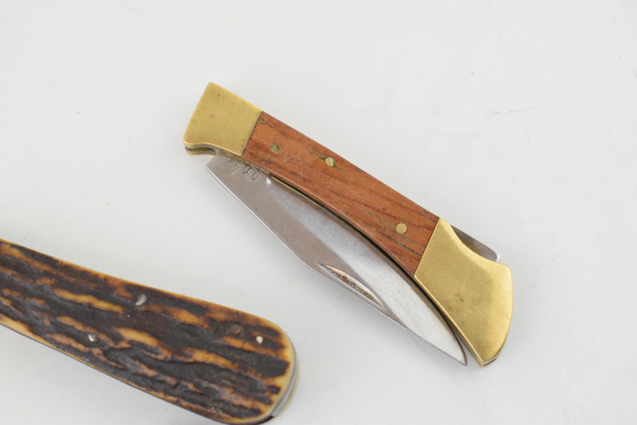 A collection of pocket knives to include a 19th century horn handled example by Abram Brookbank - Image 4 of 5