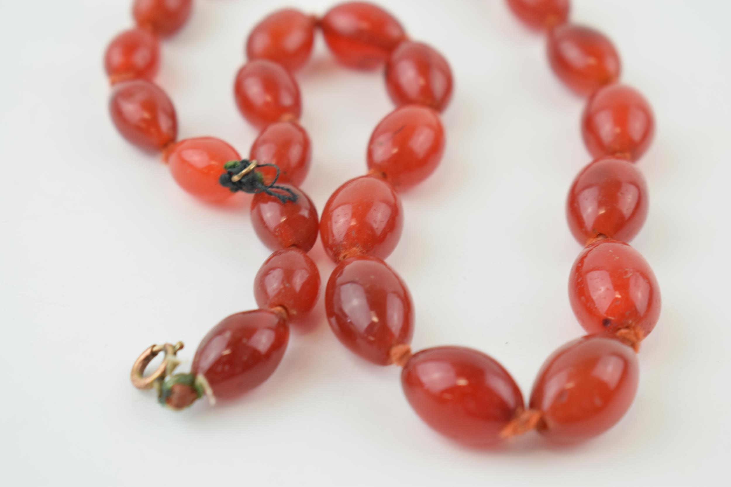 Carnelian or similar semi precious stone vintage necklace. Strung oval shaped stones. Weight 58 - Bild 3 aus 3