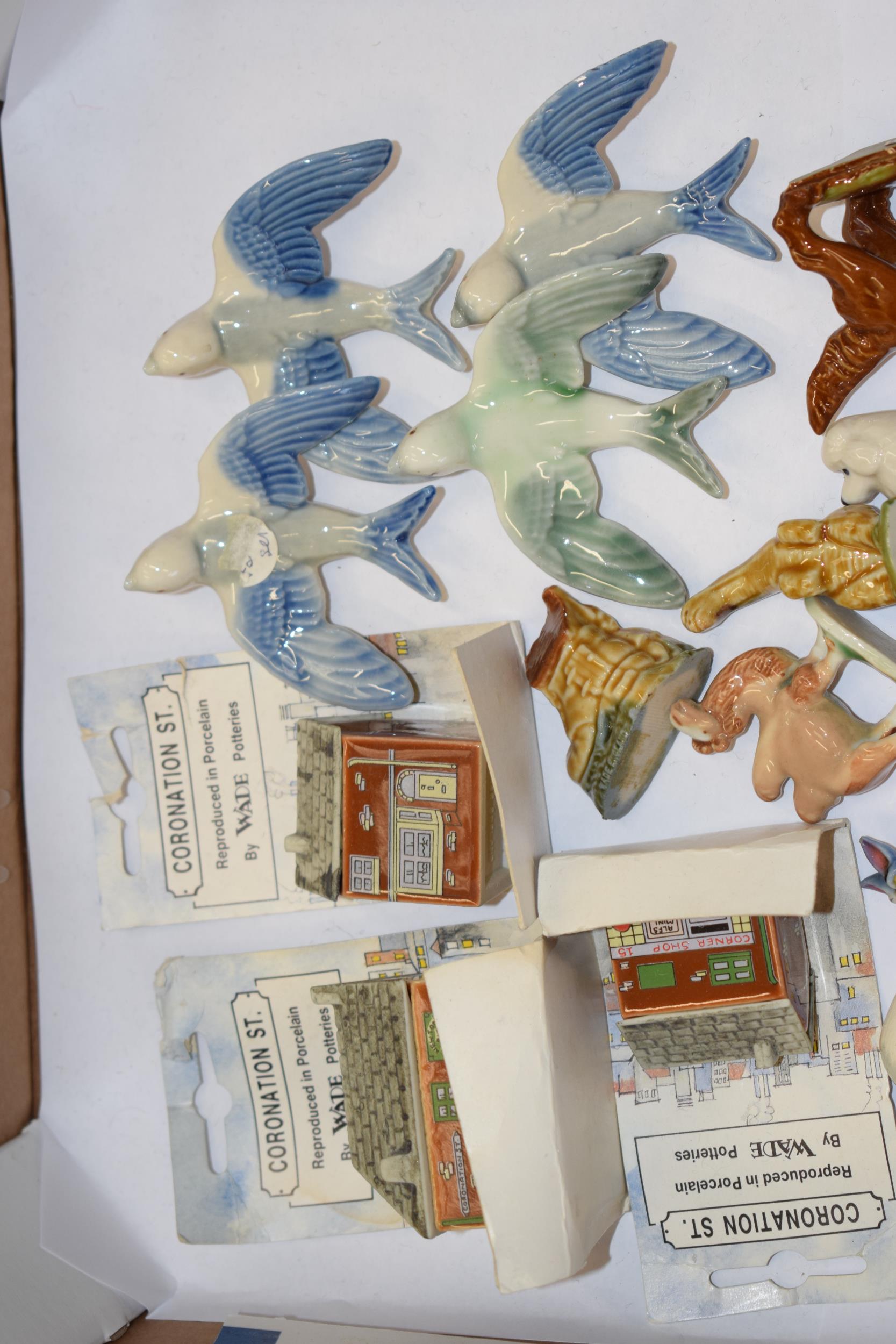 Wade Whimsies to include swallows, Disney Hatbox figure, Coronation Street houses, a Goebel bear and - Image 3 of 3