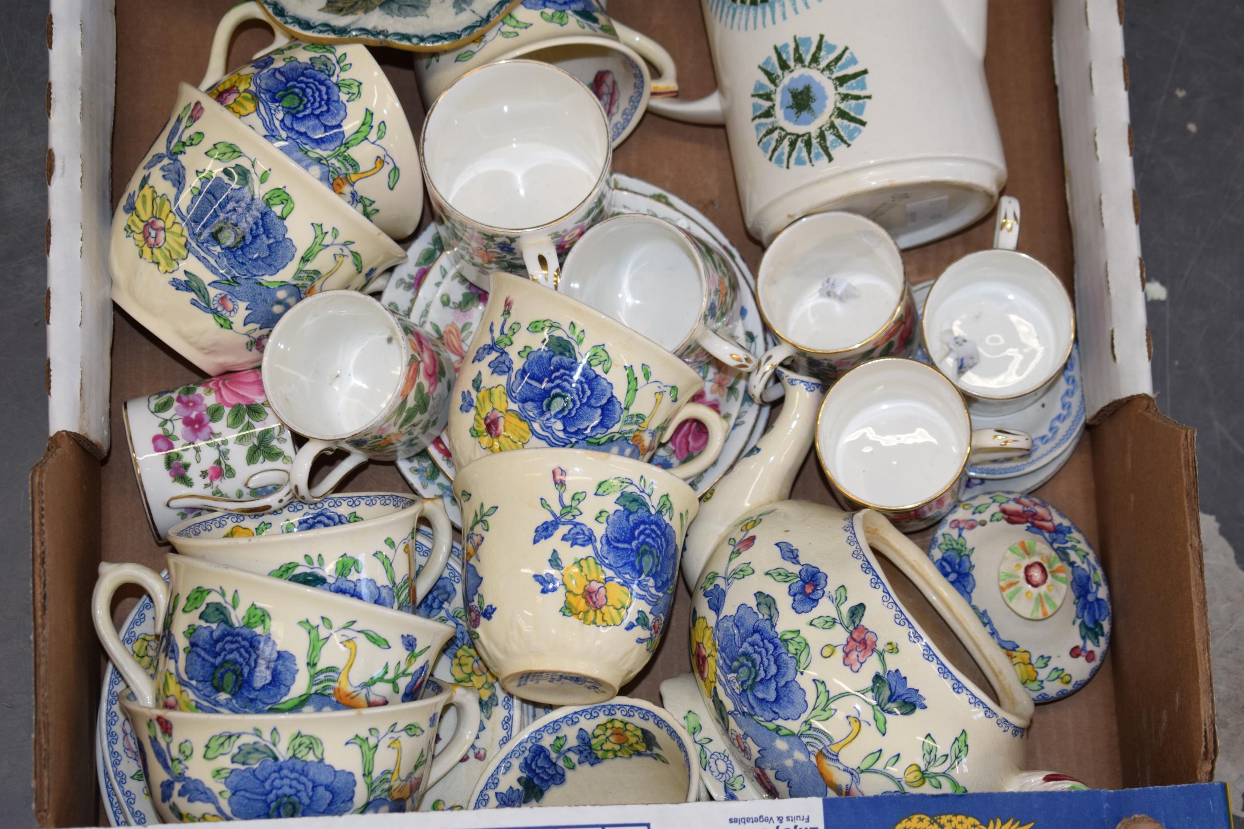 A mixed group of ceramics to include: Masons Regency, Crown Staffordshire, Davenport, and more. - Bild 3 aus 3