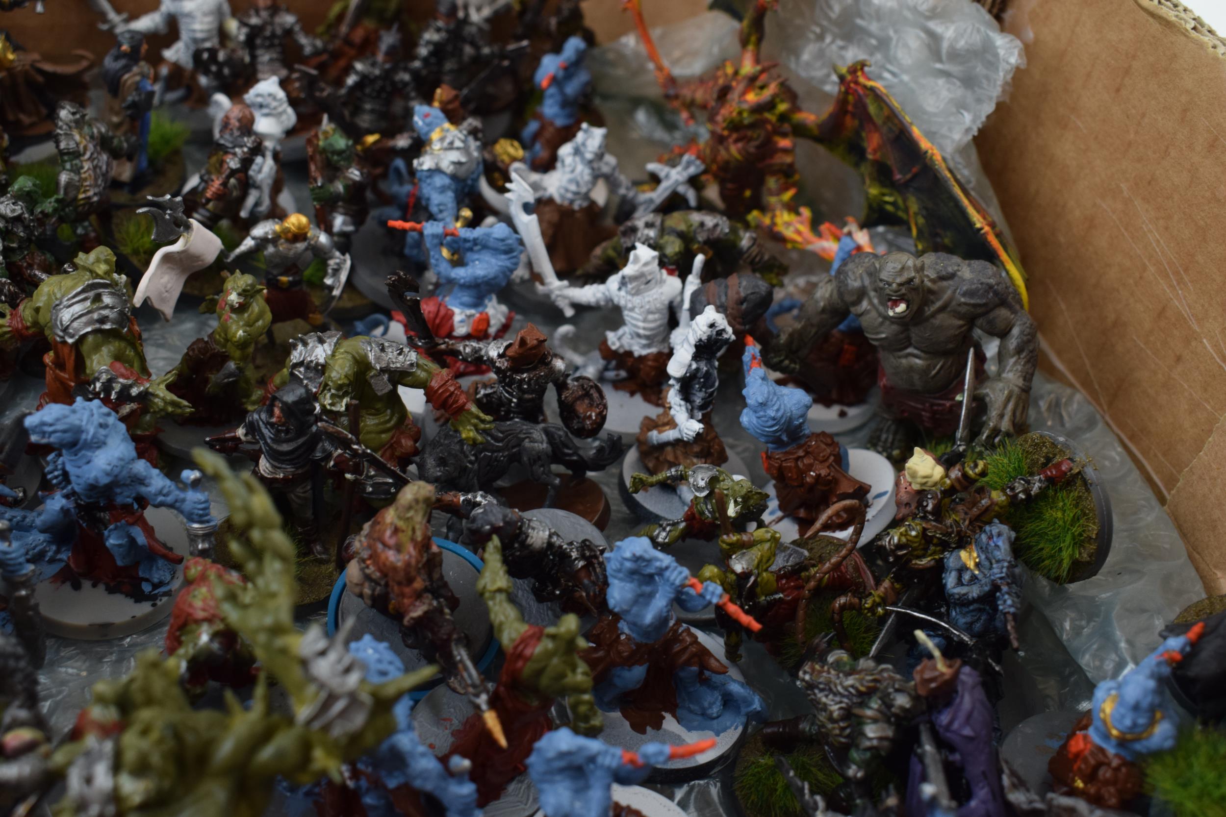 A collection of cast metal war-games and miniature figures by 'Fantasy Flight Games' from the ' - Bild 8 aus 11