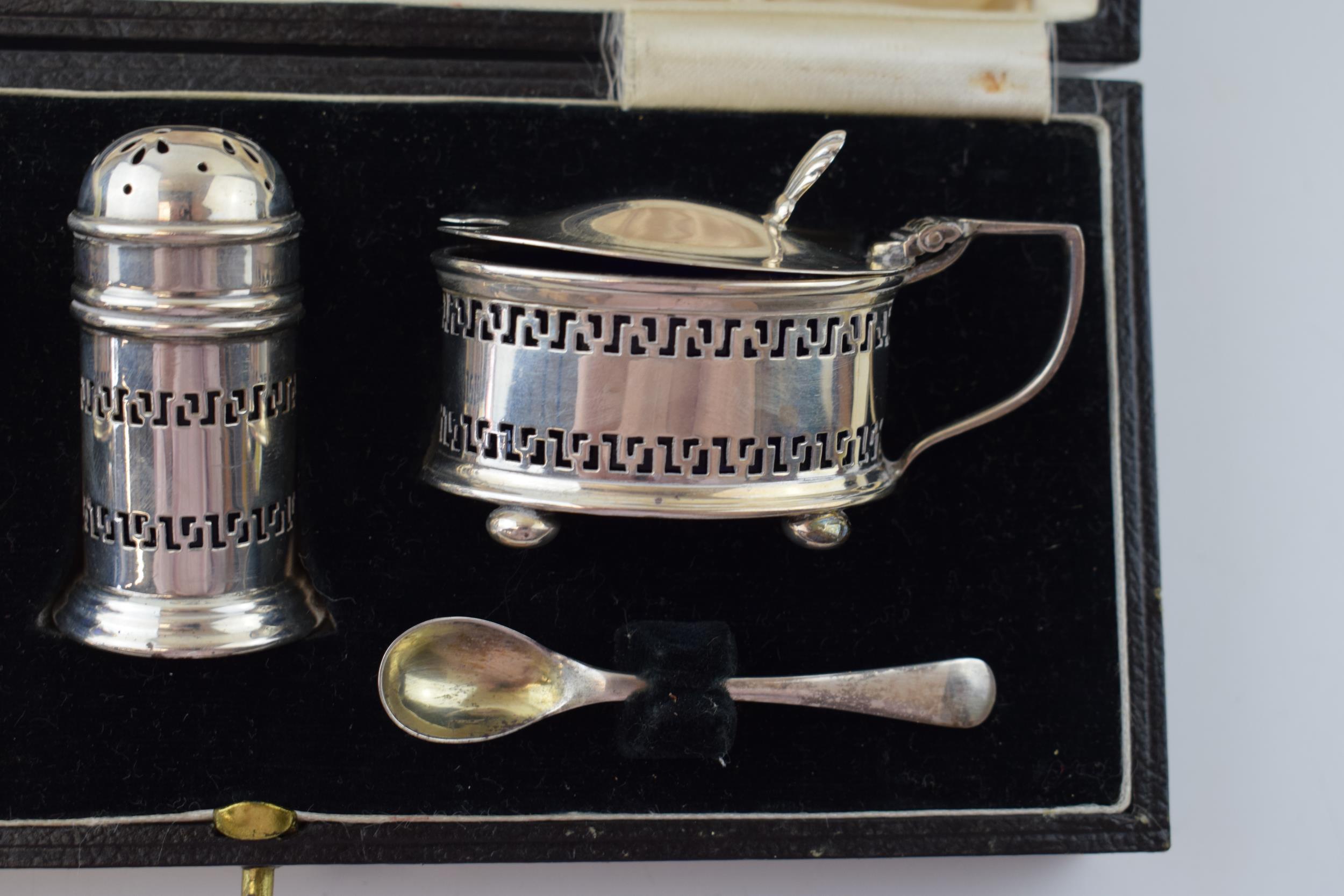 A cased set of silver salts, Birmingham 1937, Barker Brothers Silver Ltd. Complete with original - Image 3 of 3