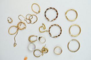 A collection of 9ct gold and yellow coloured metal to include earrings, broken chains and others,