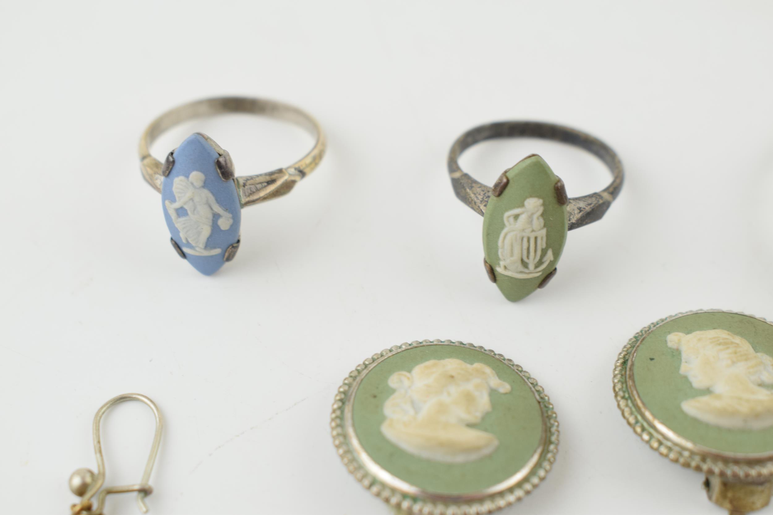 A collection of silver mounted Wedgwood Jasperware jewellery to include rings, pendants and - Image 2 of 5