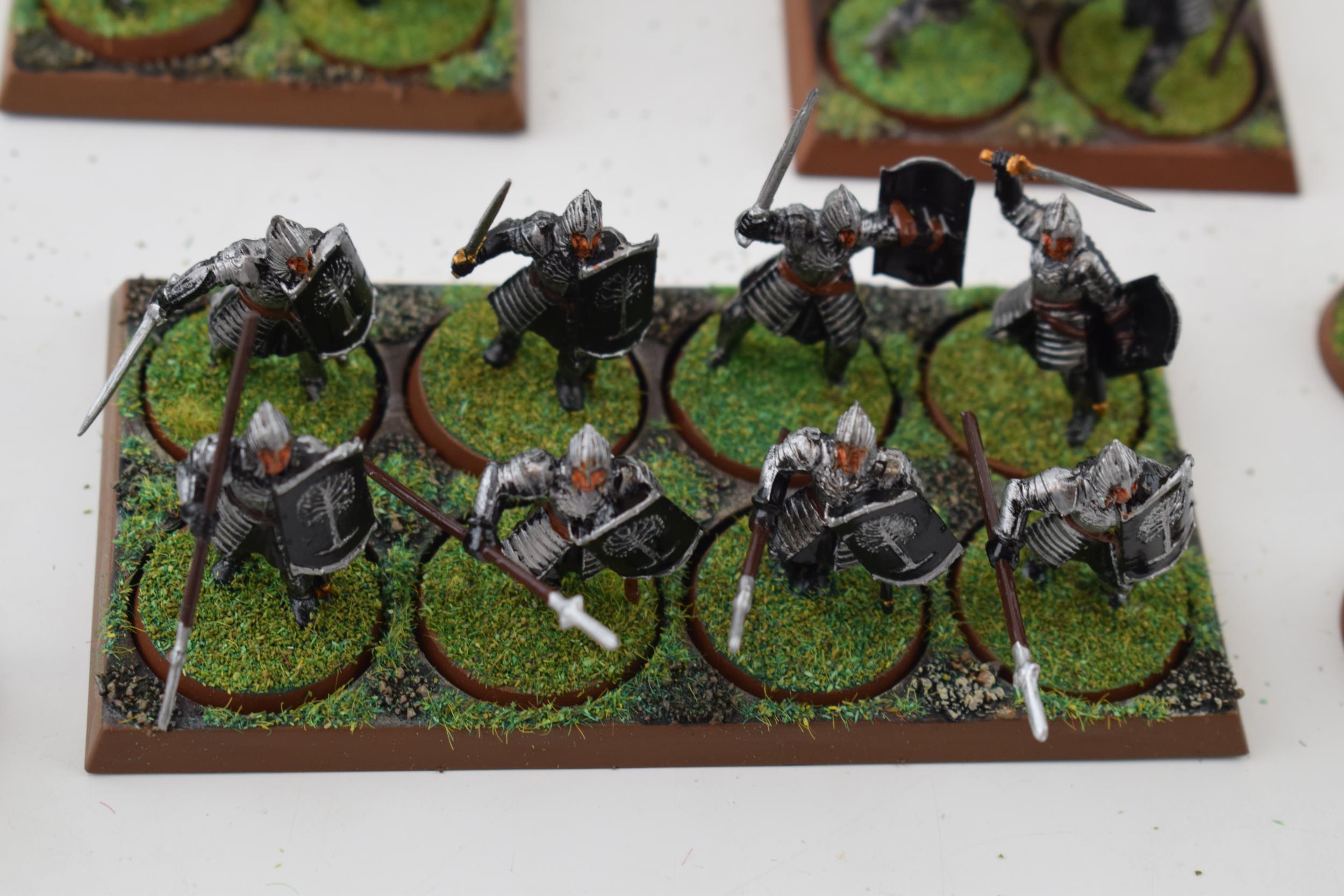 A collection of cast metal and plastic war-games and miniature figures by 'Games Workshop' from - Image 3 of 8