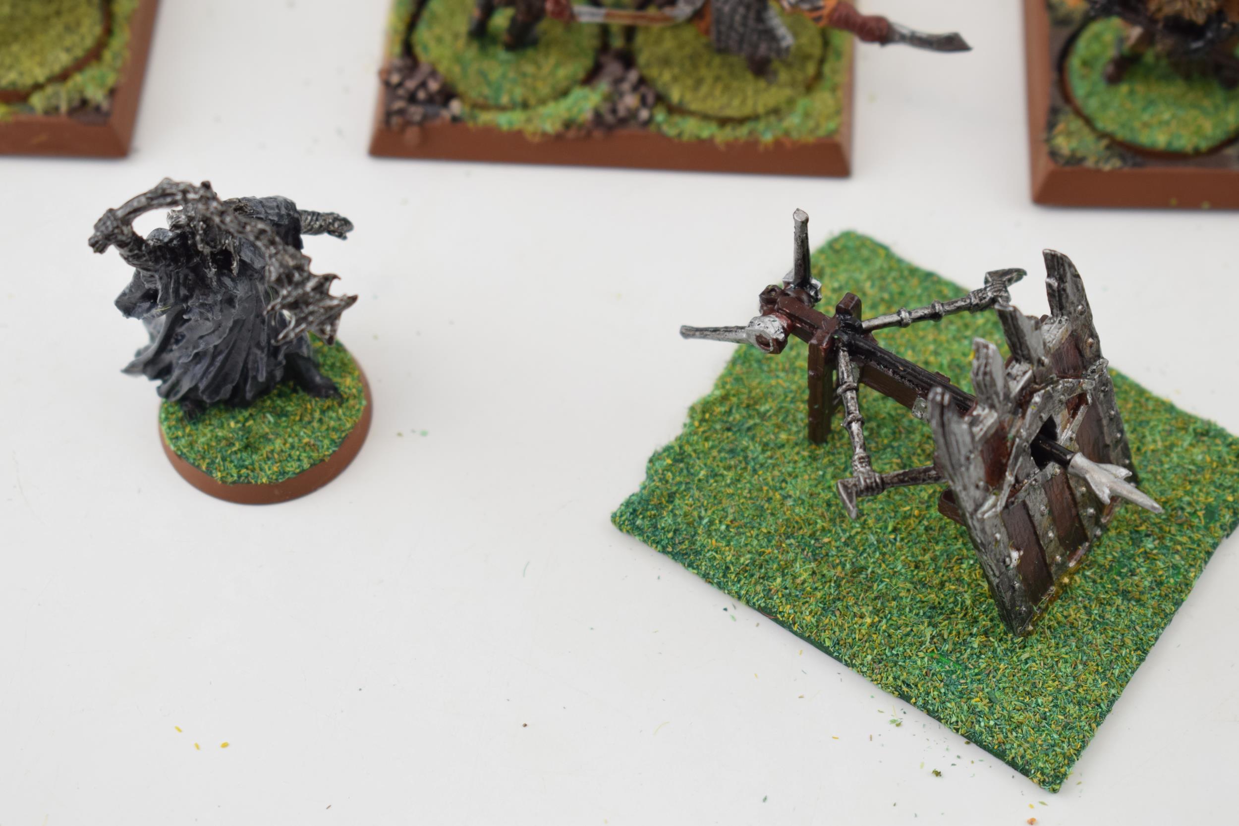 A collection of cast metal and plastic war-games and miniature figures by 'Games Workshop' from - Bild 2 aus 7