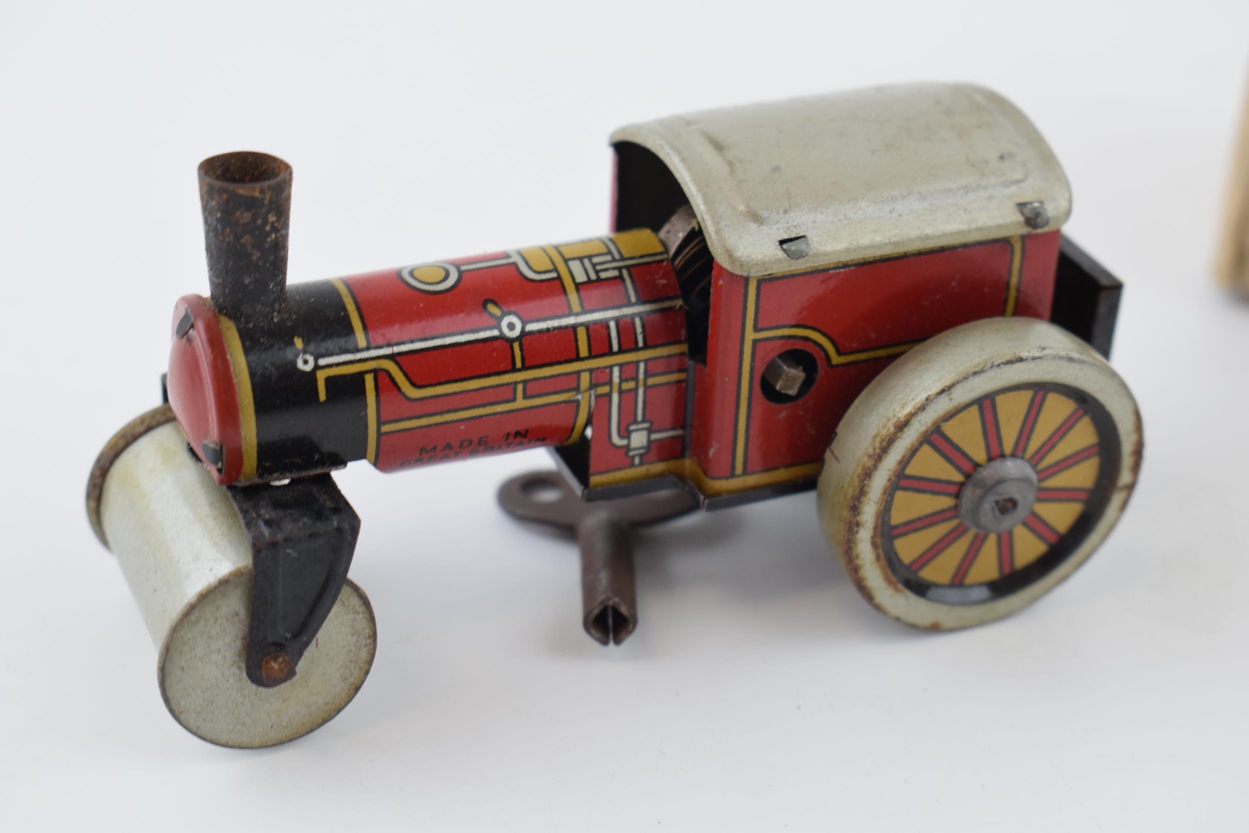 Boxed Brimtoy 'British Made' 9/501 clockwork 'Steamer' tin toy in working order with key. Height - Image 3 of 3