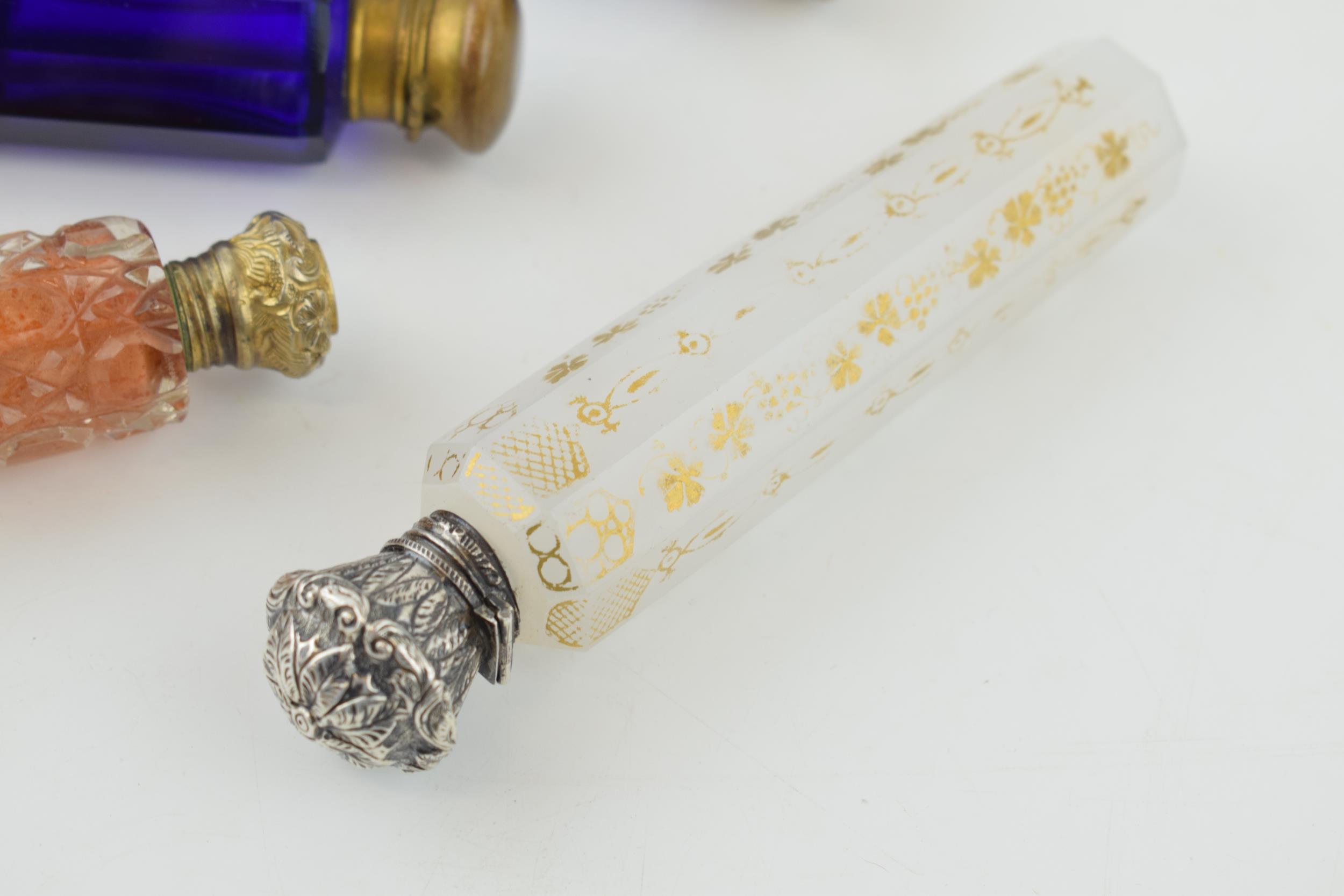 A collection of antique scent bottles to include double ended examples, in cut glass and Bristol - Image 2 of 5