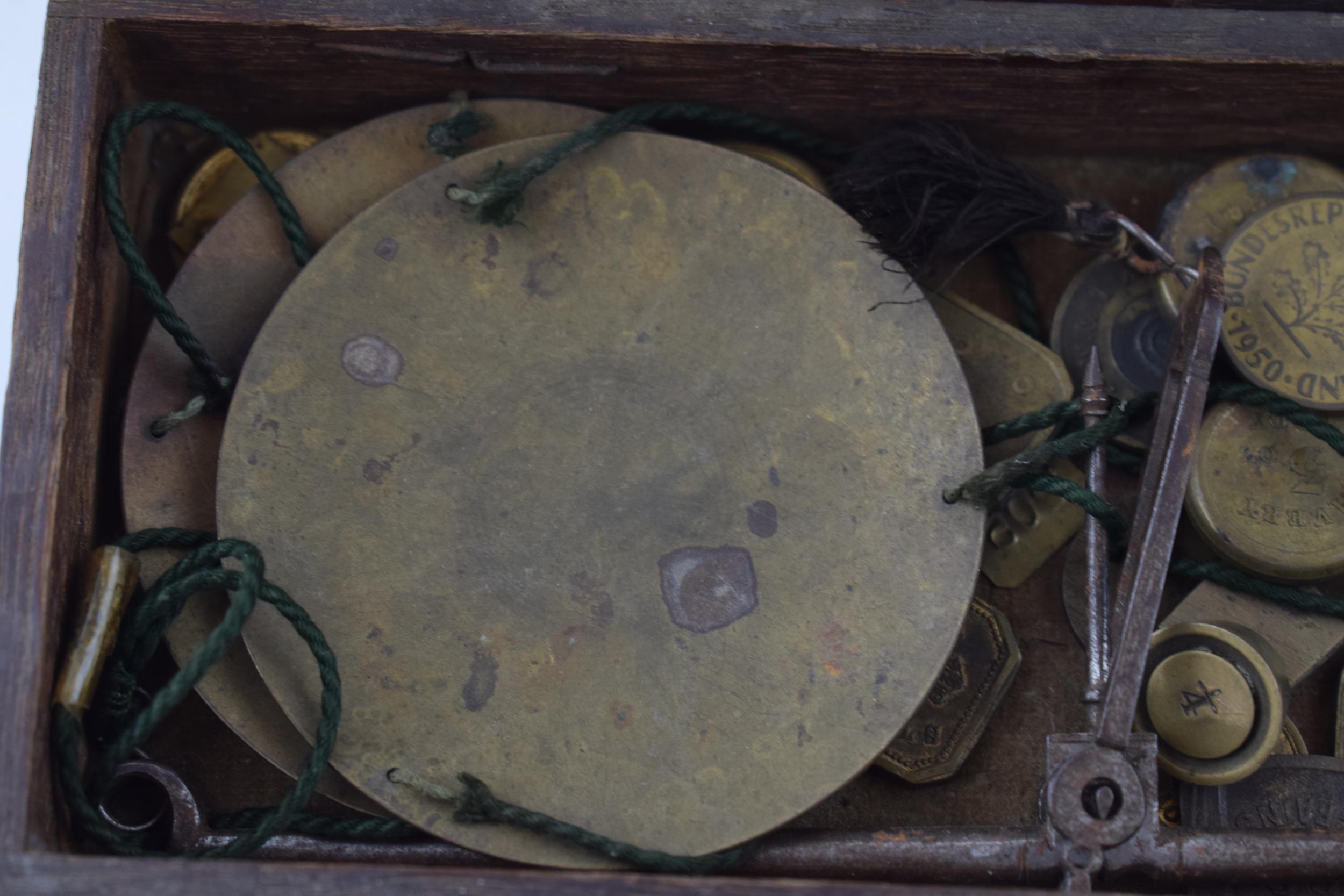 A collection of pocket pan scales with penny weights and graduated Troy Oz weights. 20cm. - Image 2 of 3