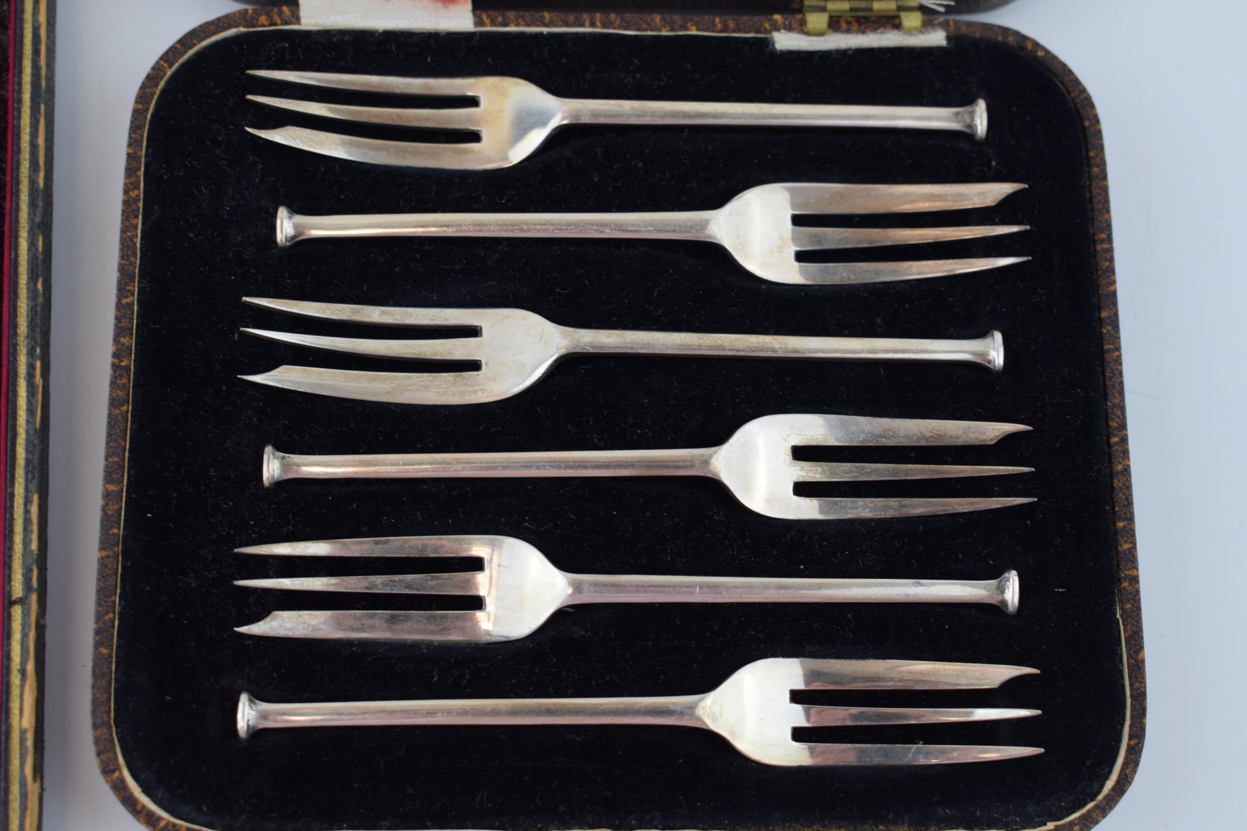 A set of silver Art Deco cake forks 1926, Sterling Works, Bramhall Lane, Sheffield. Together with - Image 2 of 3