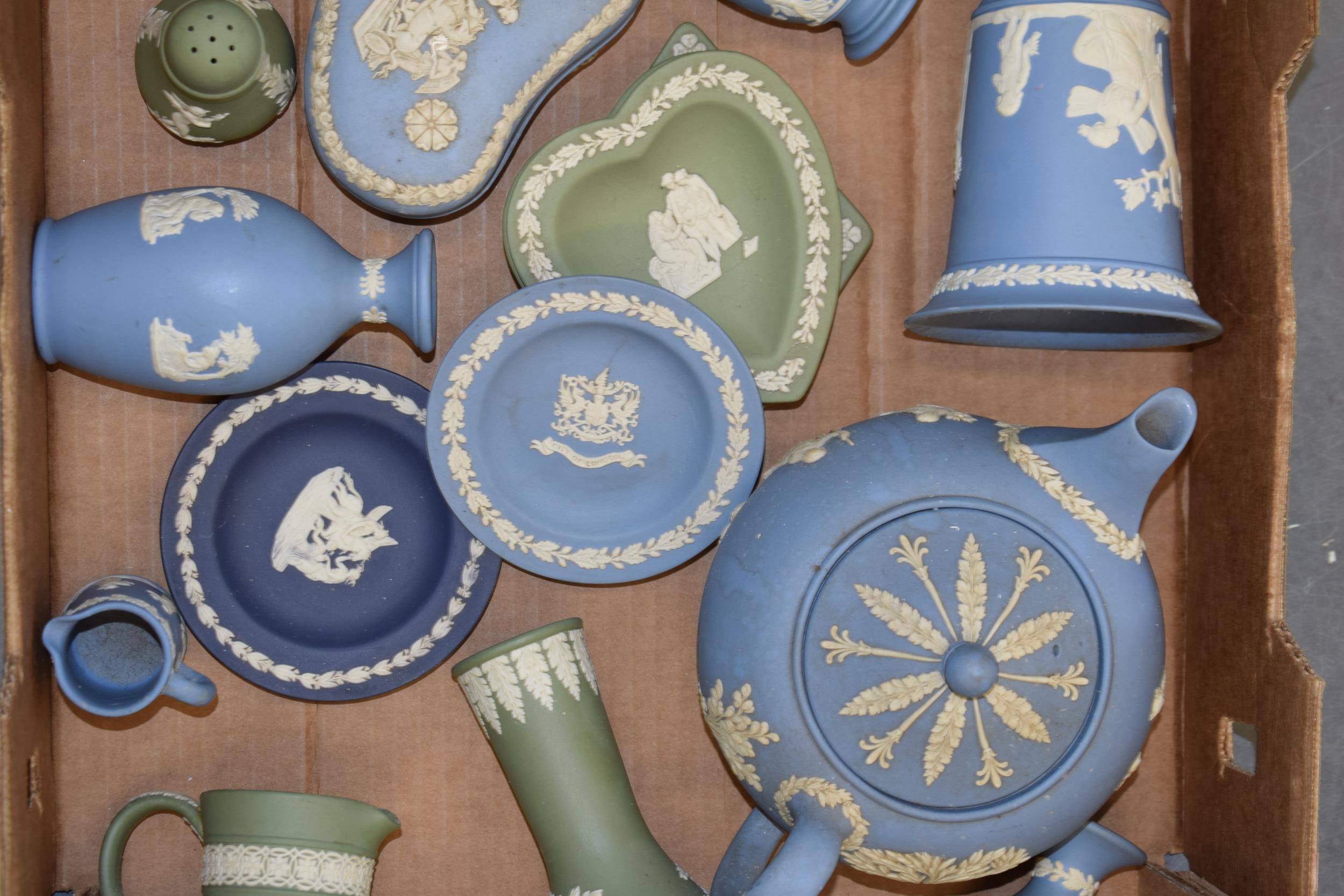Wedgwood Jasperware in green and blue to include a teapot, trinkets, vases and others (Qty). - Image 3 of 4