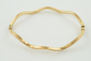 9ct gold shaped bangle, 4.1 grams, Clasp is a little dented around the ends.