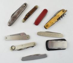 A mixed collection of vintage pocket knives to include a Swiss Army knife, pocket knives and other