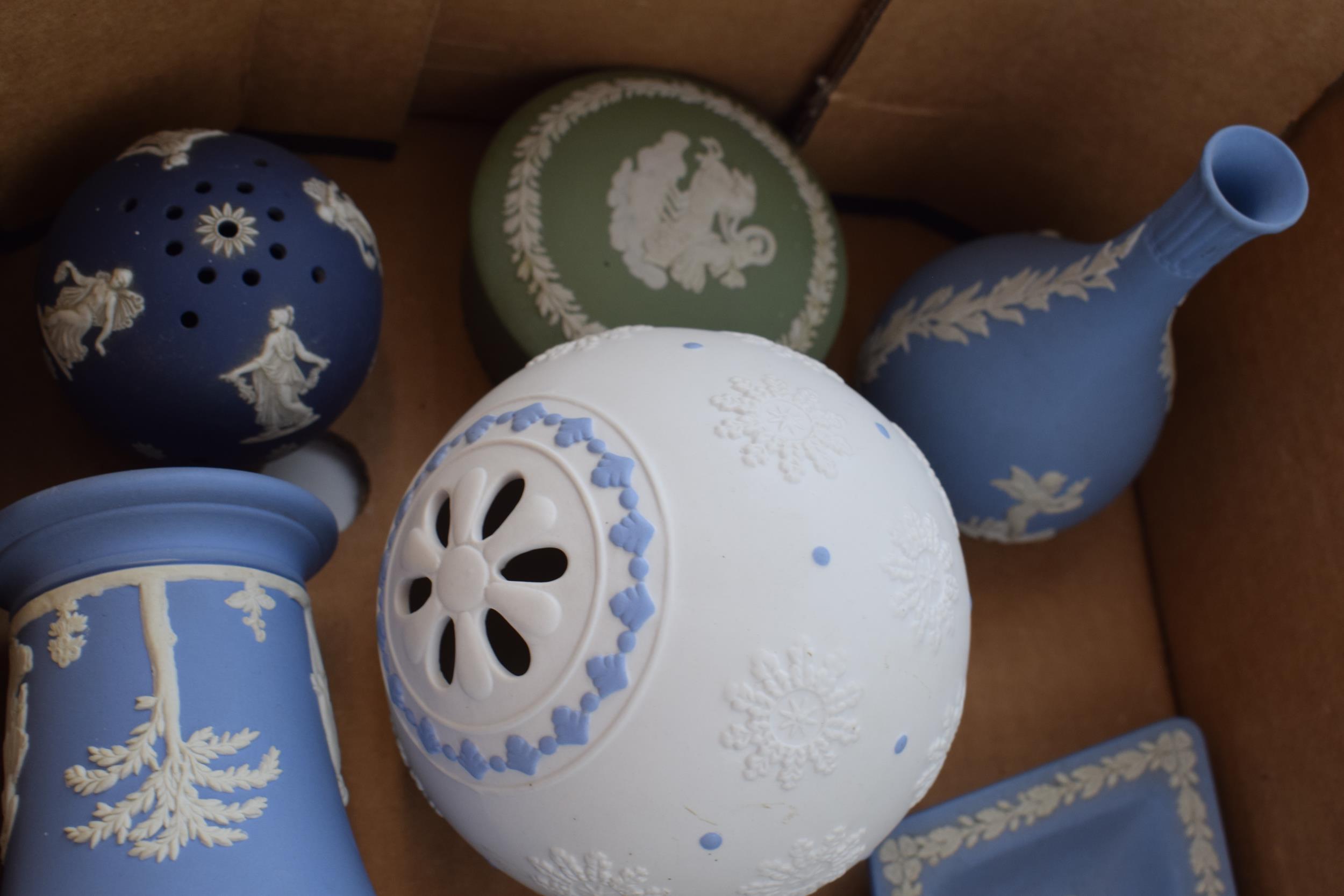 Wedgwood Jasperware to include a large blue on white bauble, a flower ball, a trinket and others ( - Image 2 of 4
