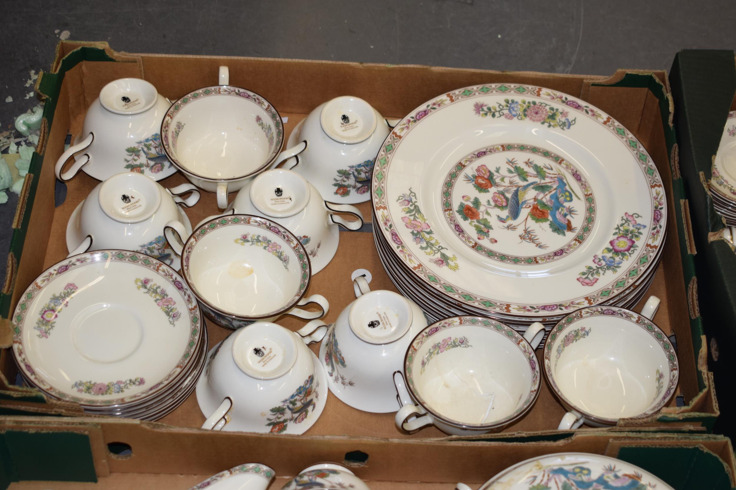 A large and extensive collection of Wedgwood Kutani Crane tea and dinner ware to include cups, - Image 5 of 7