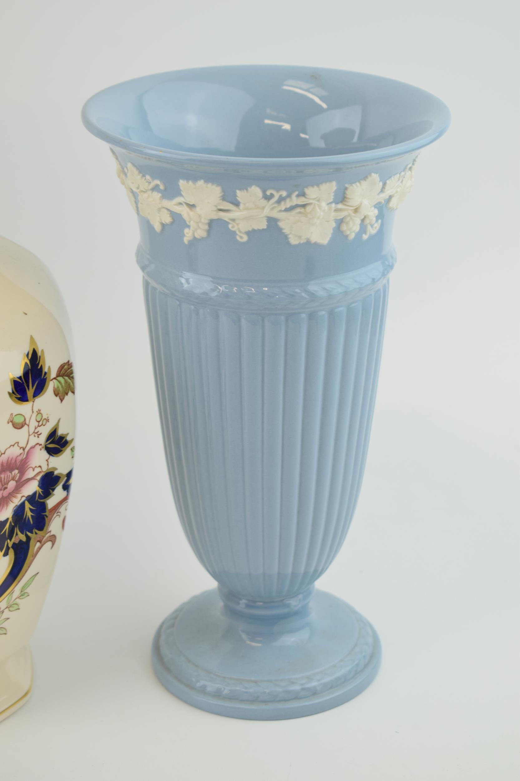 A pair of Wedgwood Queensware large trumpet vases, 27cm tall, with a Masons Blue Mandalay vase ( - Image 2 of 4