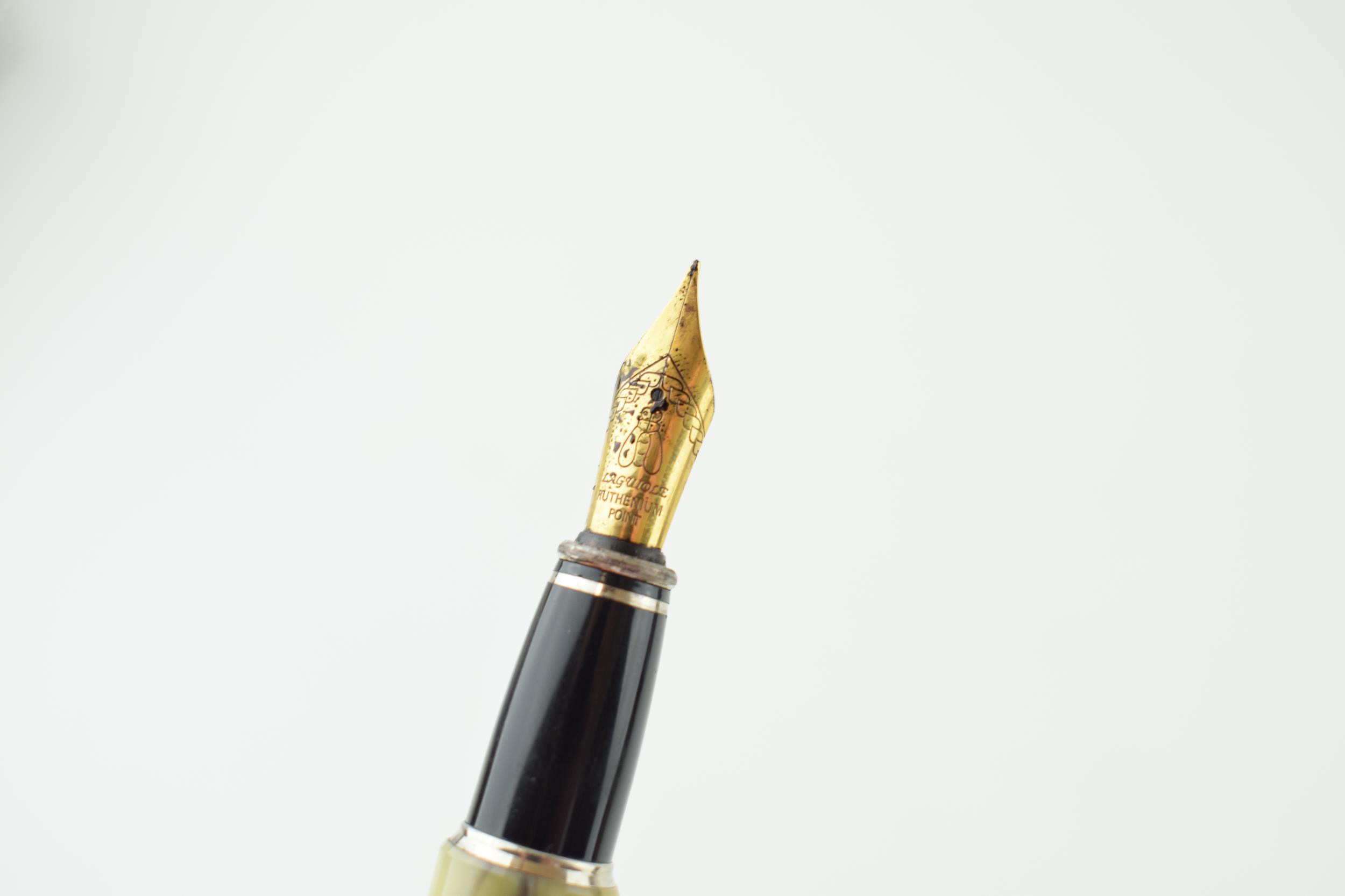 Vintage French fountain pen by Laguile Ecriture, marbled plastic in an Art Deco design with bee - Image 3 of 3