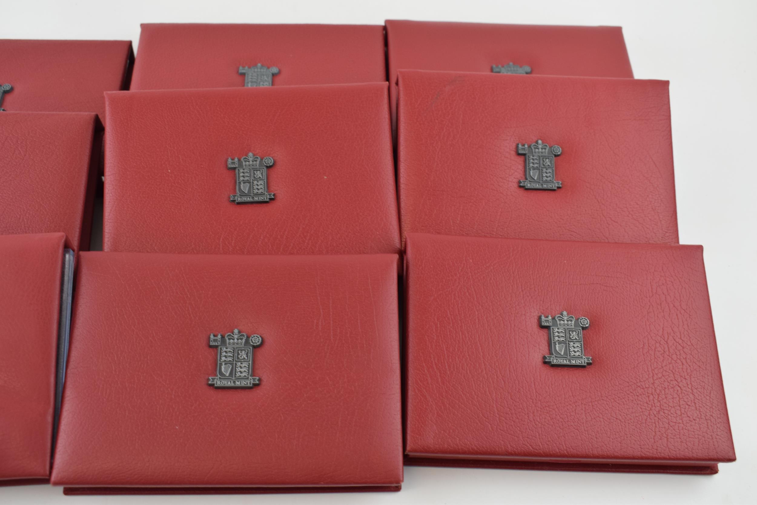 A collection of cased Royal Mint proof coin sets to include 1998, 2001, 2005, 2004, 2003, 2007, - Bild 2 aus 3