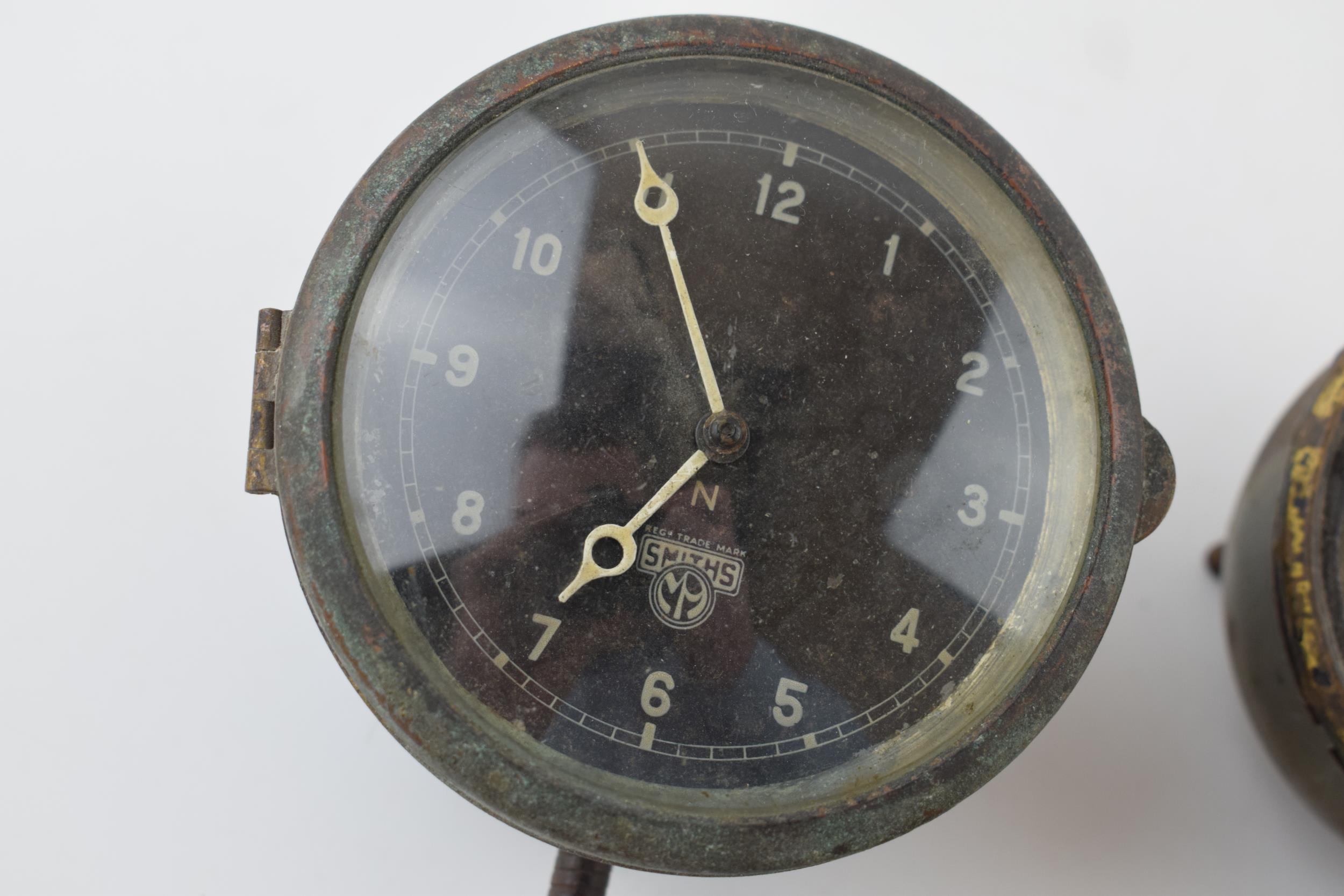 A collection of car clocks to include examples by Smiths, Jaeger and Mercedes. (3) All wind and - Bild 4 aus 4
