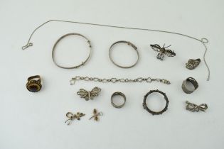 A collection of vintage silver and costume jewellery to include bangles, brooches and rings. (Qty)