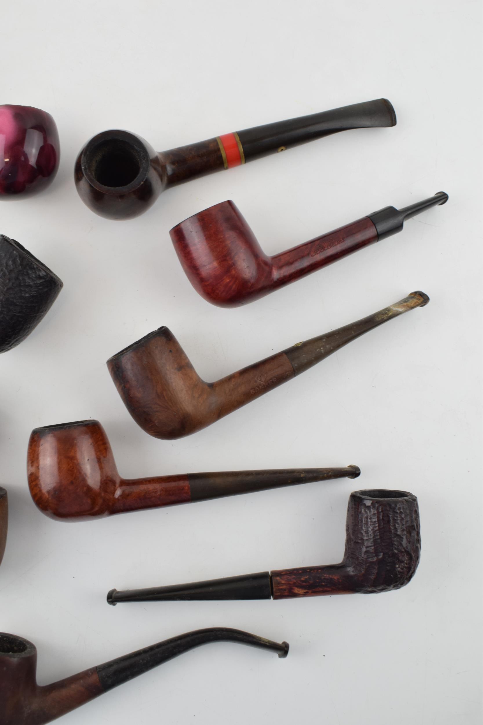 A collection of vintage tobacco smoking pipes to include briar and similar examples by 'St - Bild 2 aus 4
