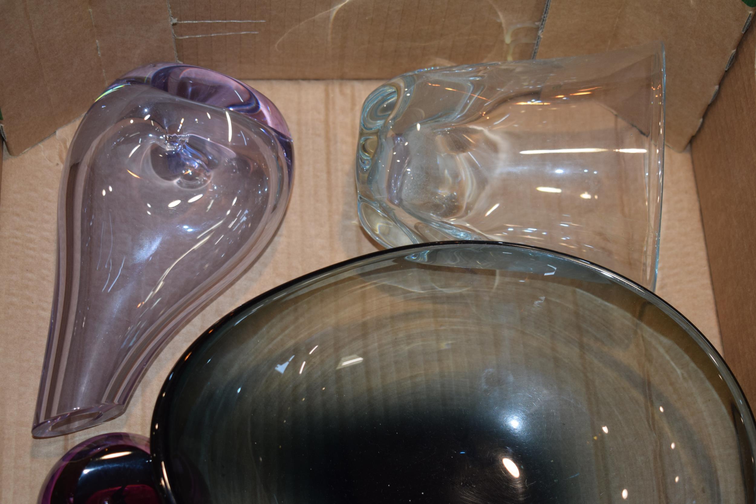 A collection of studio art glass to include a Caithness Ice Dance paperweight, a Wedgwood - Image 2 of 4