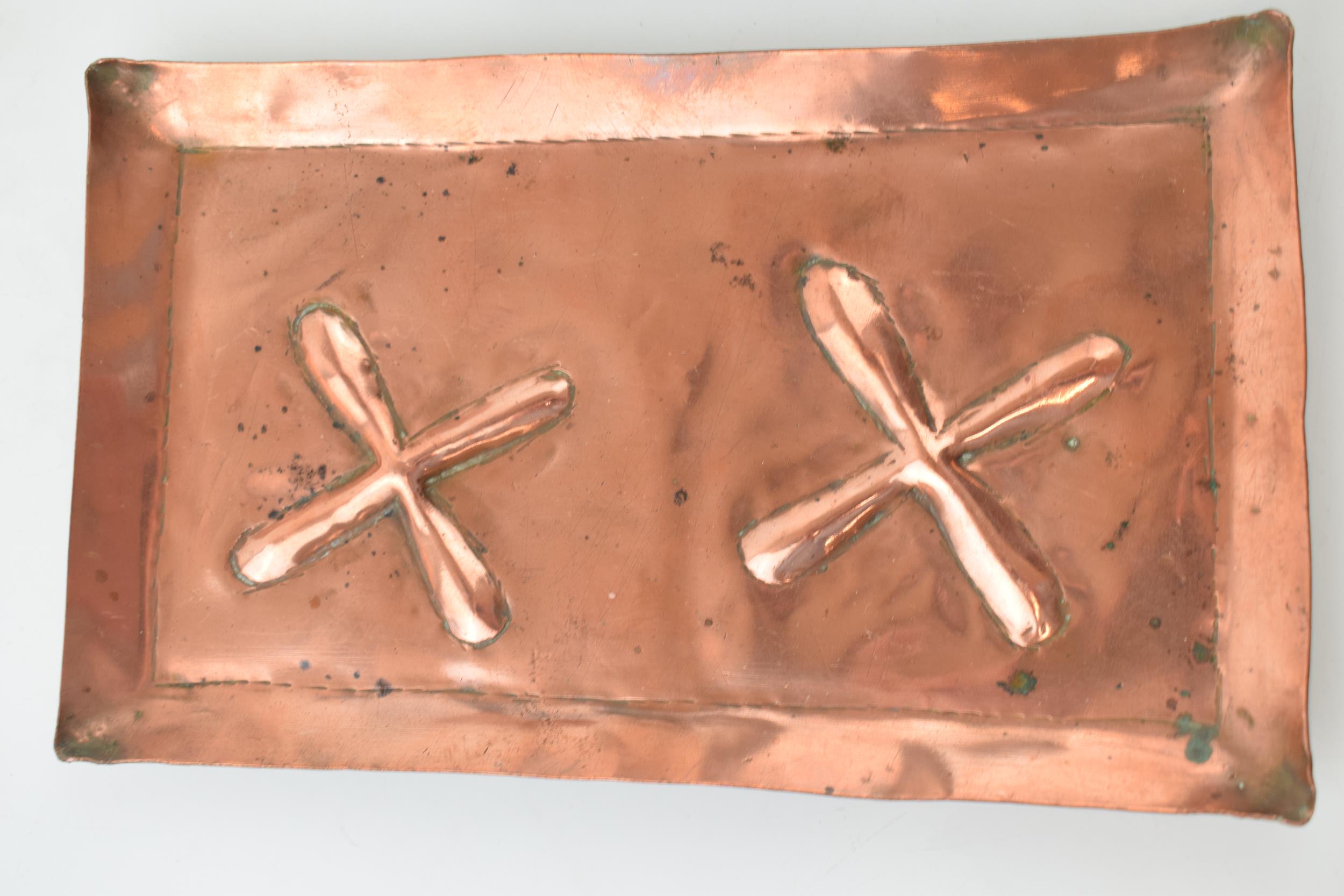 A pair of copper Arts and Crafts rectangular trays with embossed design and raised edges, 19.5cm x - Image 4 of 4