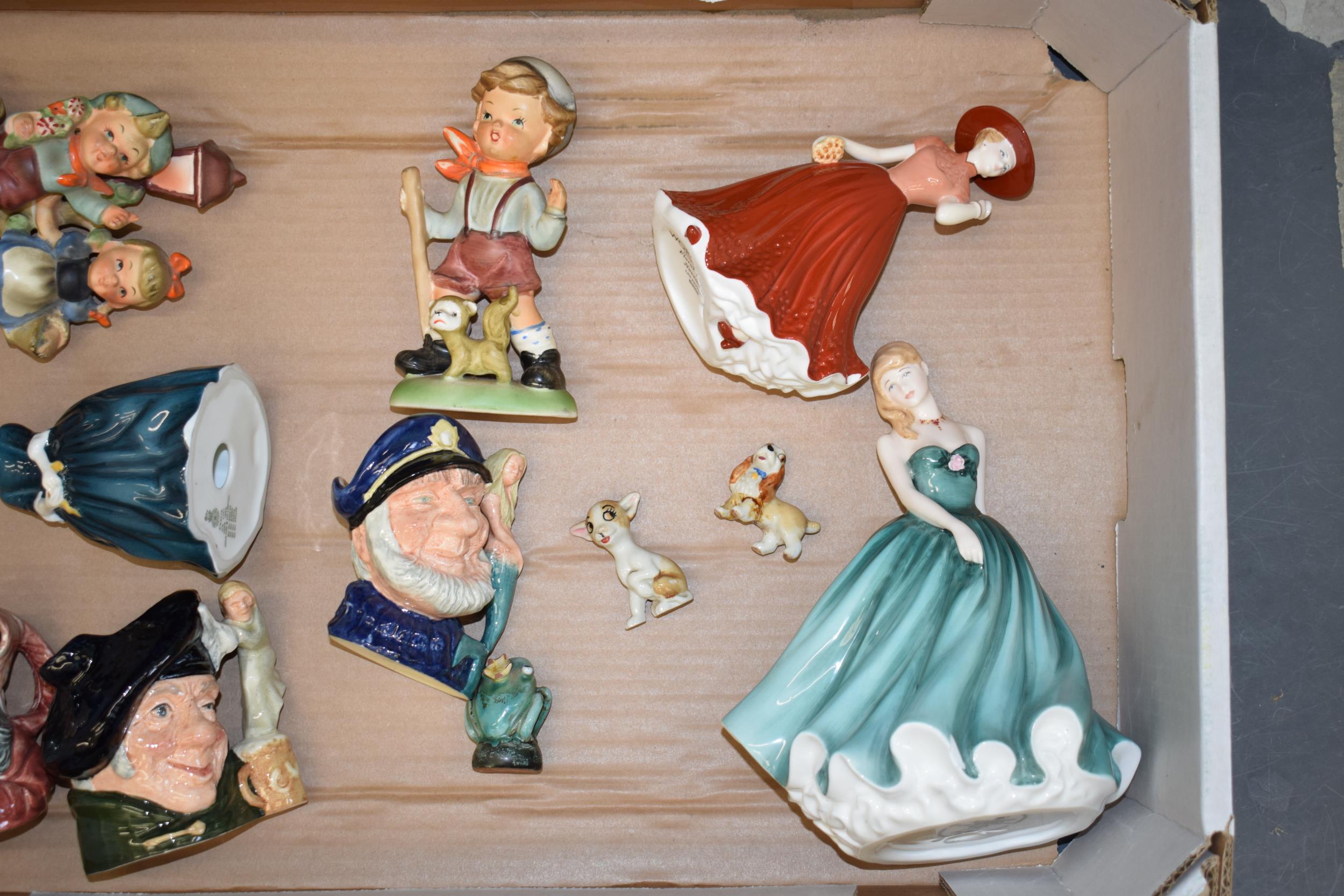 A collection of damaged pottery to include Royal Doulton figures, Wade, and others (Qty). In good - Image 3 of 3