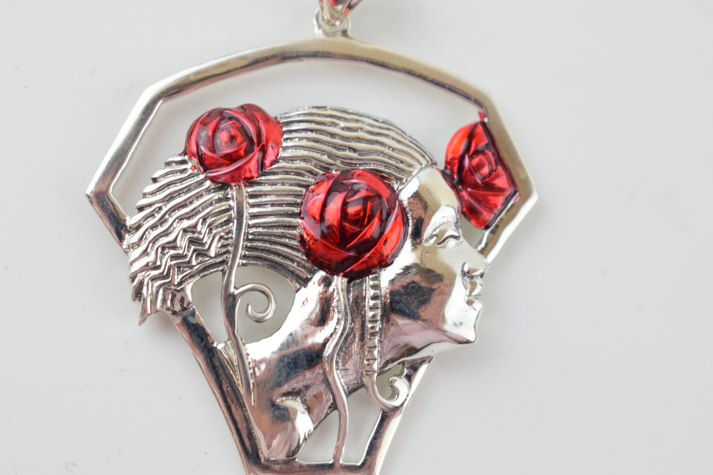 Contemporary sterling silver large pendant with enamelled red roses, with a lady's face, 9.8 - Bild 2 aus 3