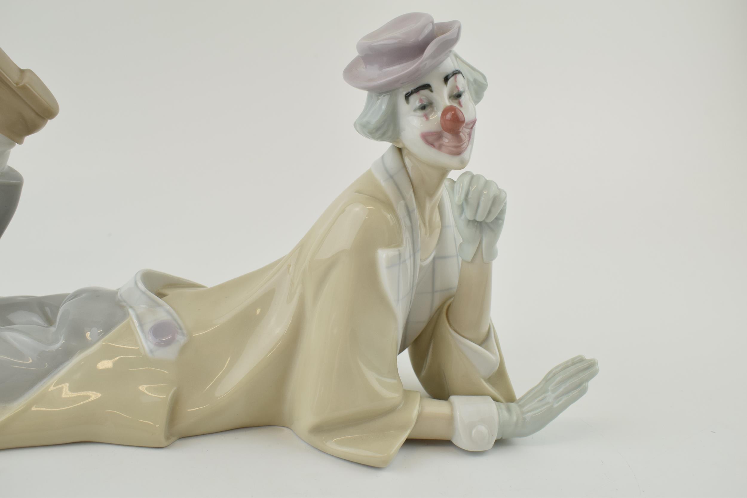 Large Lladro clown figurine model no 4618, 15.5cm tall and 37cm. In good condition with no obvious - Image 2 of 3